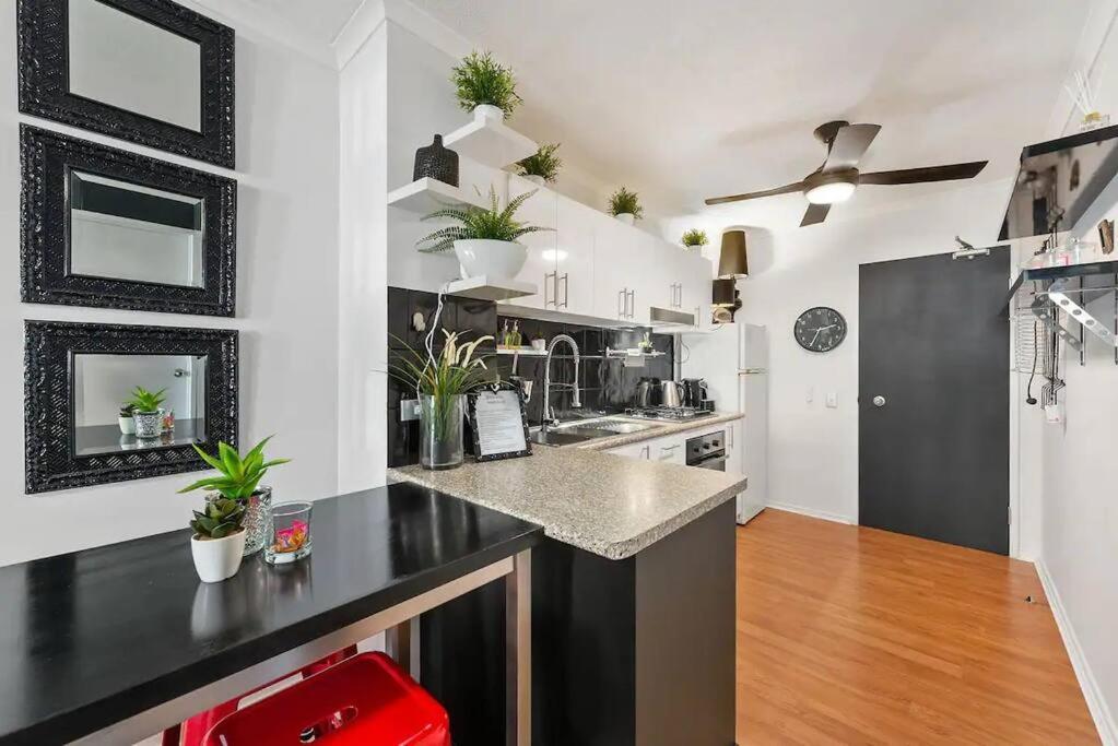 Retro Chic Vibes, Tropical Pool & Prime Location