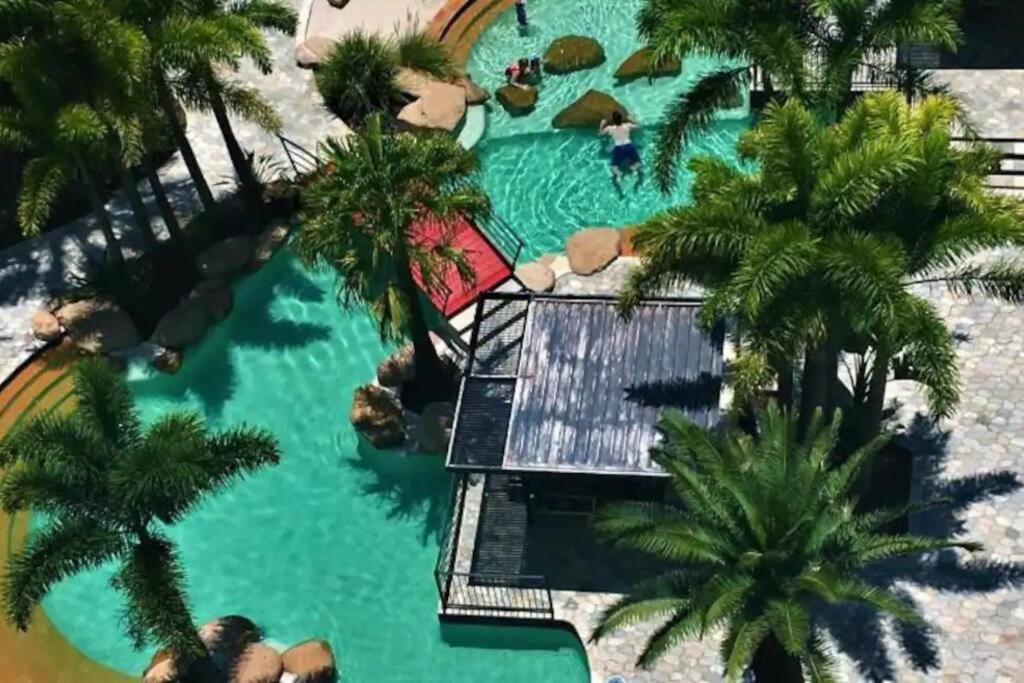 Retro Chic Vibes, Tropical Pool & Prime Location