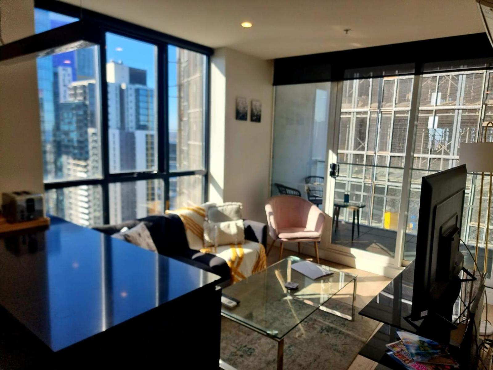 High Rise Unit in front of Crown with Free Parking