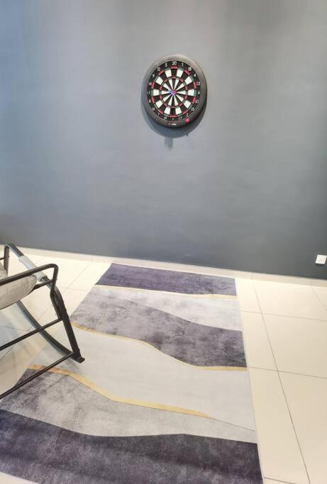 Cozy Landed house at Taman Daya and mount Austin 8 to10 pax