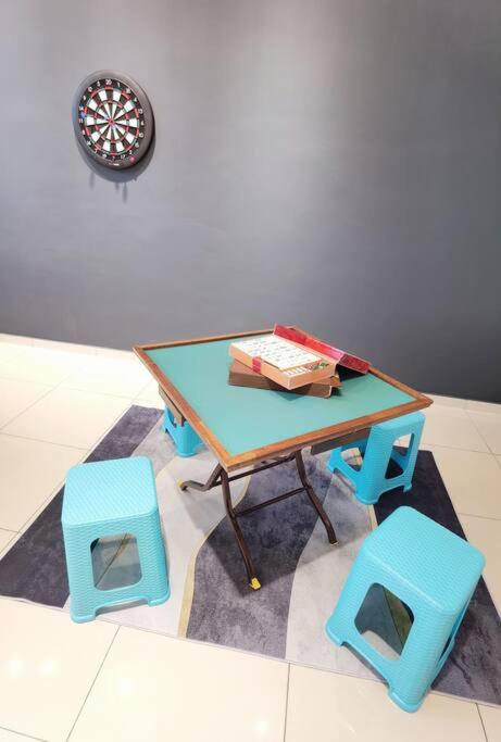 Cozy Landed house at Taman Daya and mount Austin 8 to10 pax