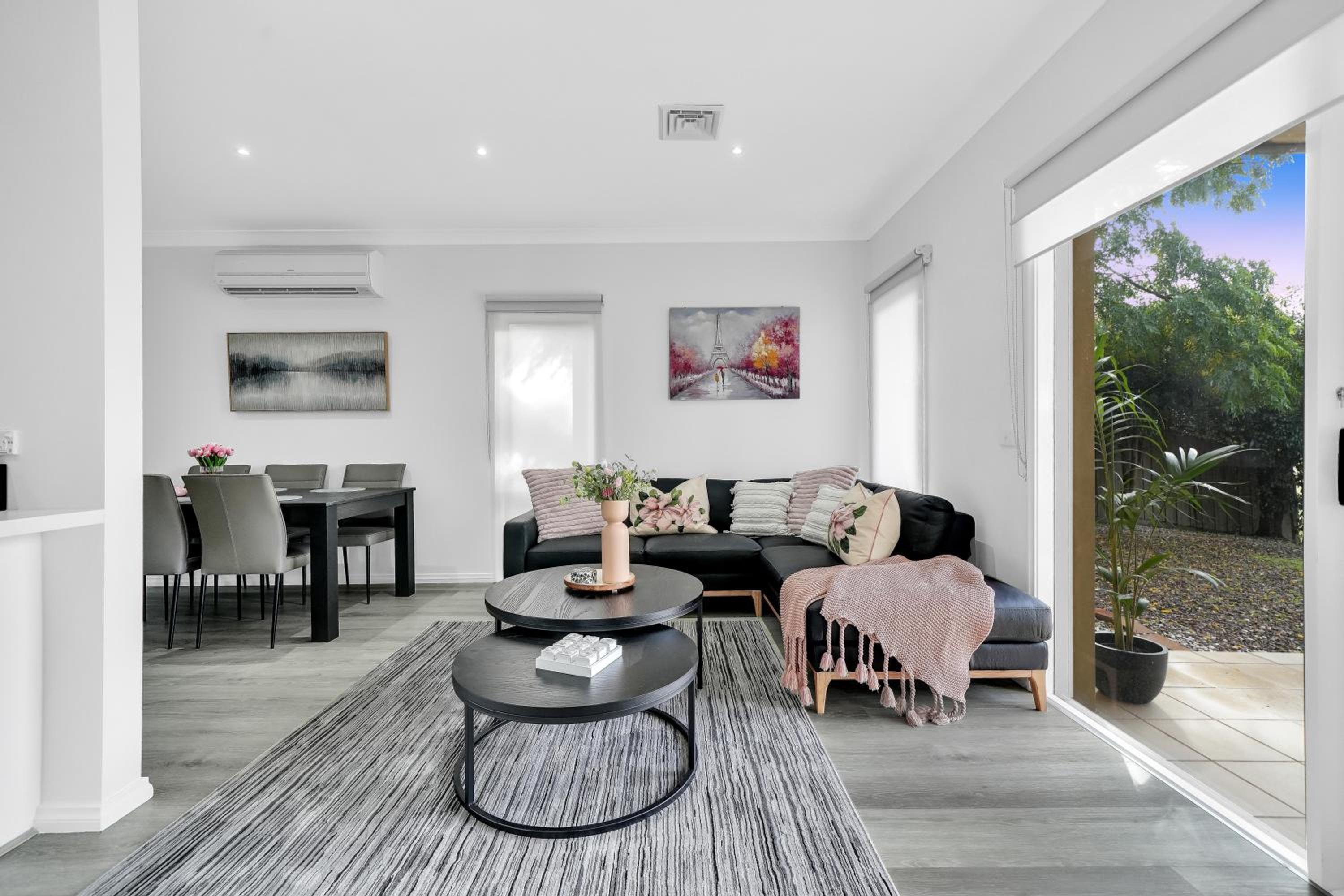 Moeshells Retreat by the Golf Course with Hollywood mirror and PS4