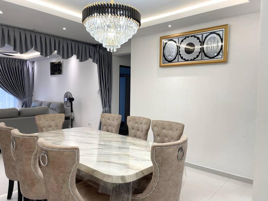 Modern Family Suite 4Bed3Bath Johor Bahru