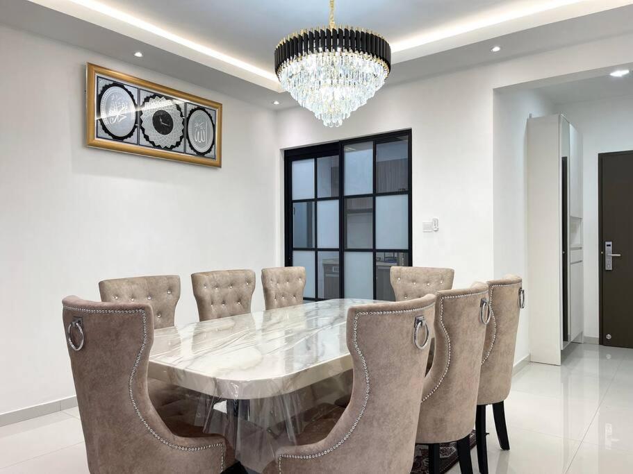 Modern Family Suite 4Bed3Bath Johor Bahru