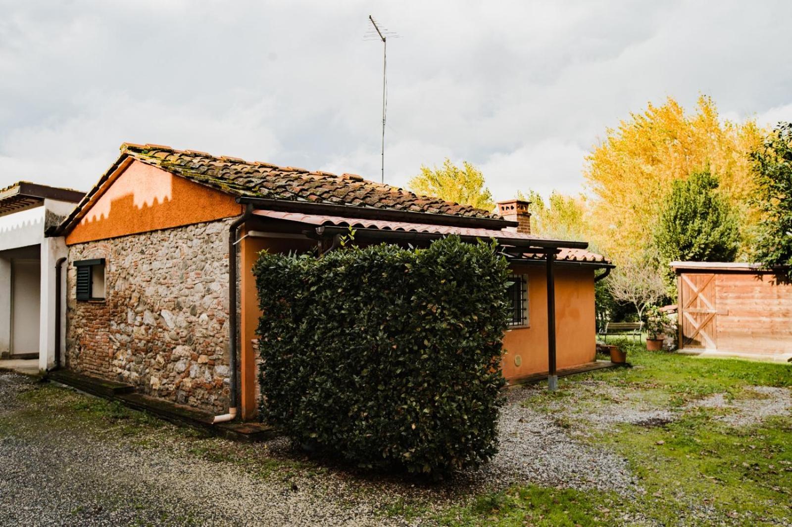 GuestHost - Rustic House near Lucca With Private Parking and Garden! view 5