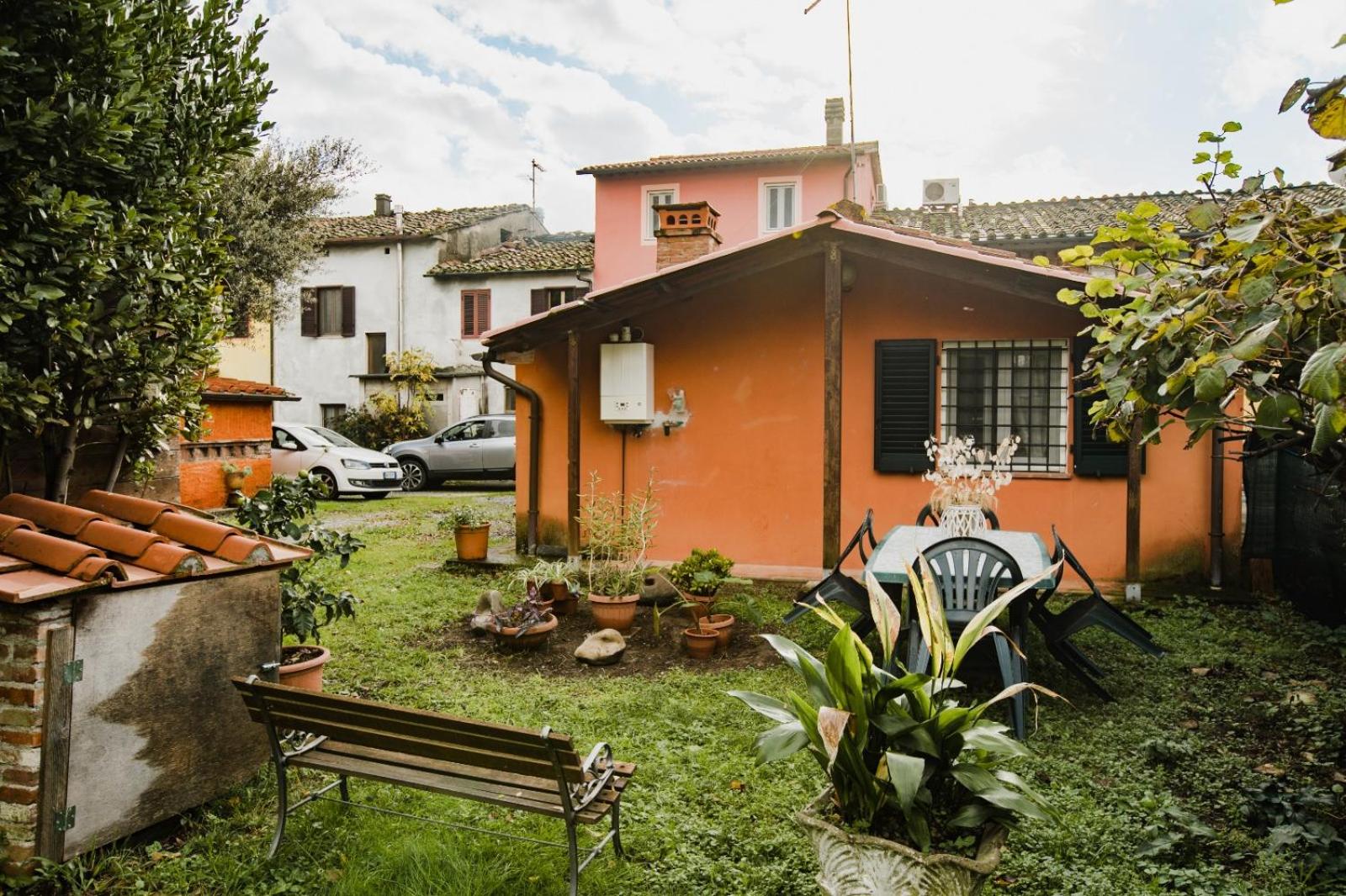 GuestHost - Rustic House near Lucca With Private Parking and Garden! view 2