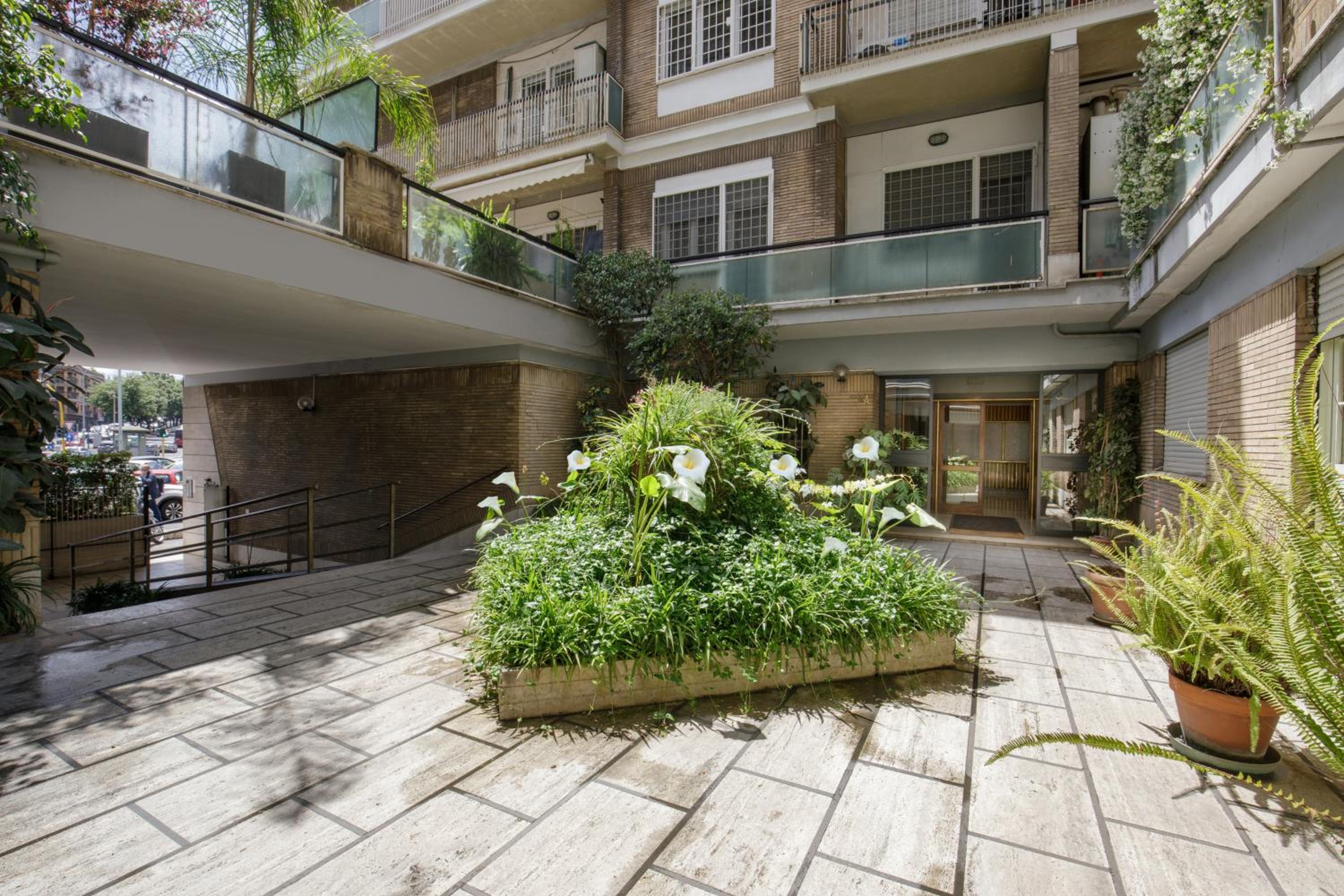Pio Vatican Flat