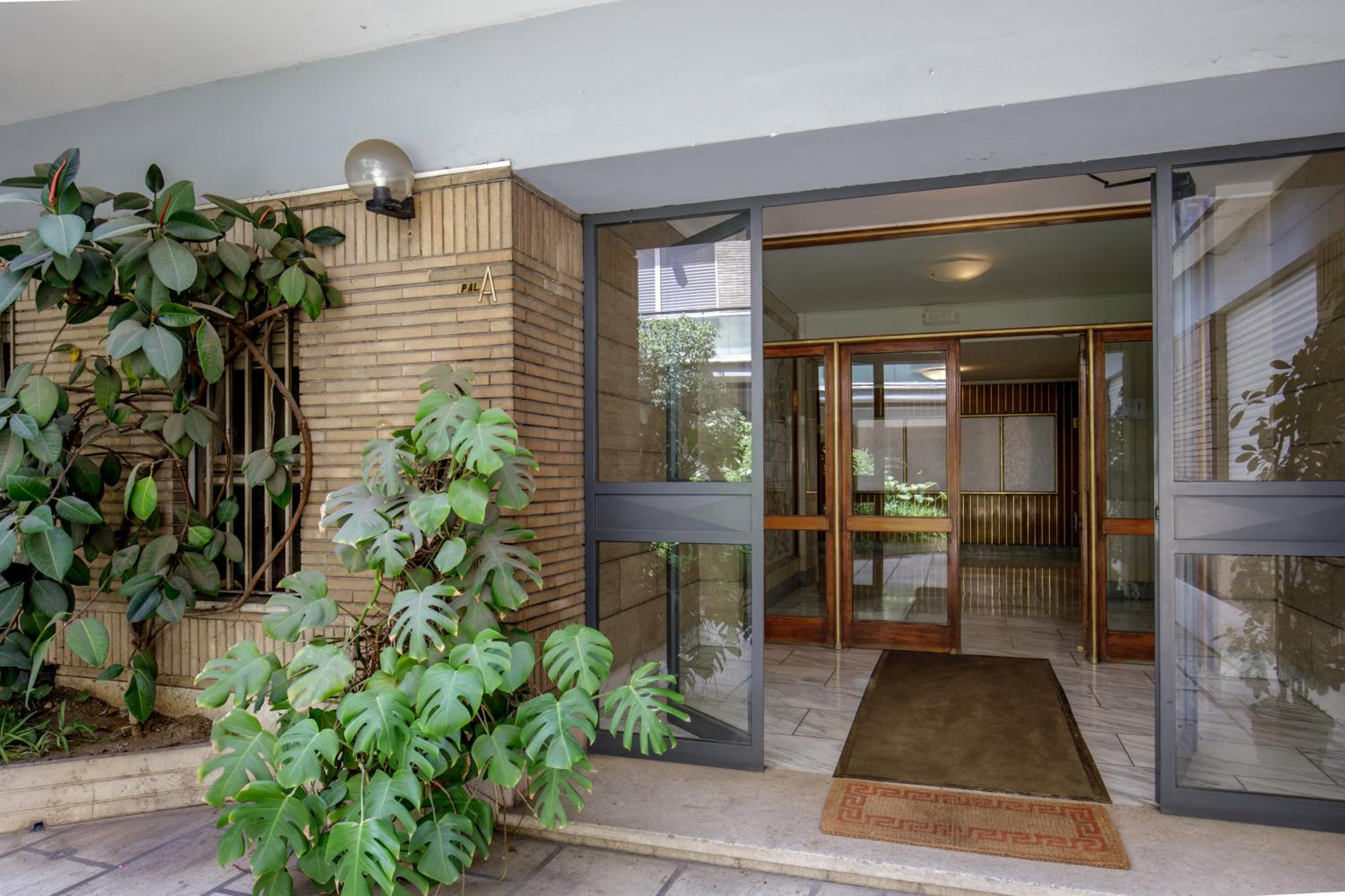 Pio Vatican Flat