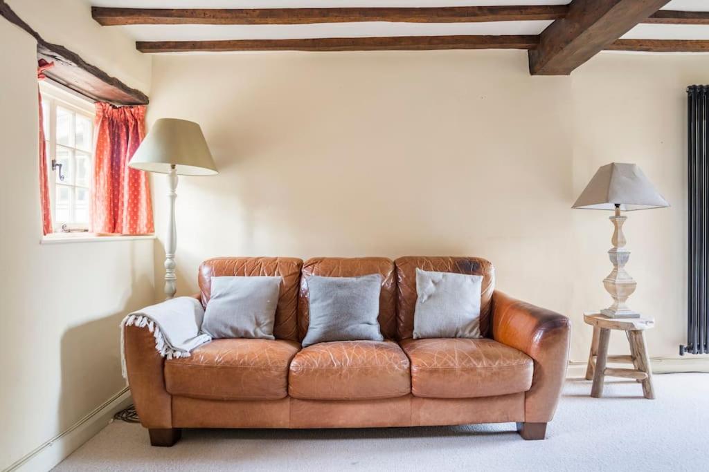Charming Cottage in Cotswolds Riverside Village view 2