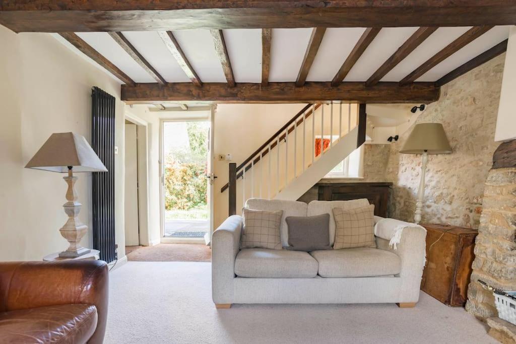 Charming Cottage in Cotswolds Riverside Village view 3