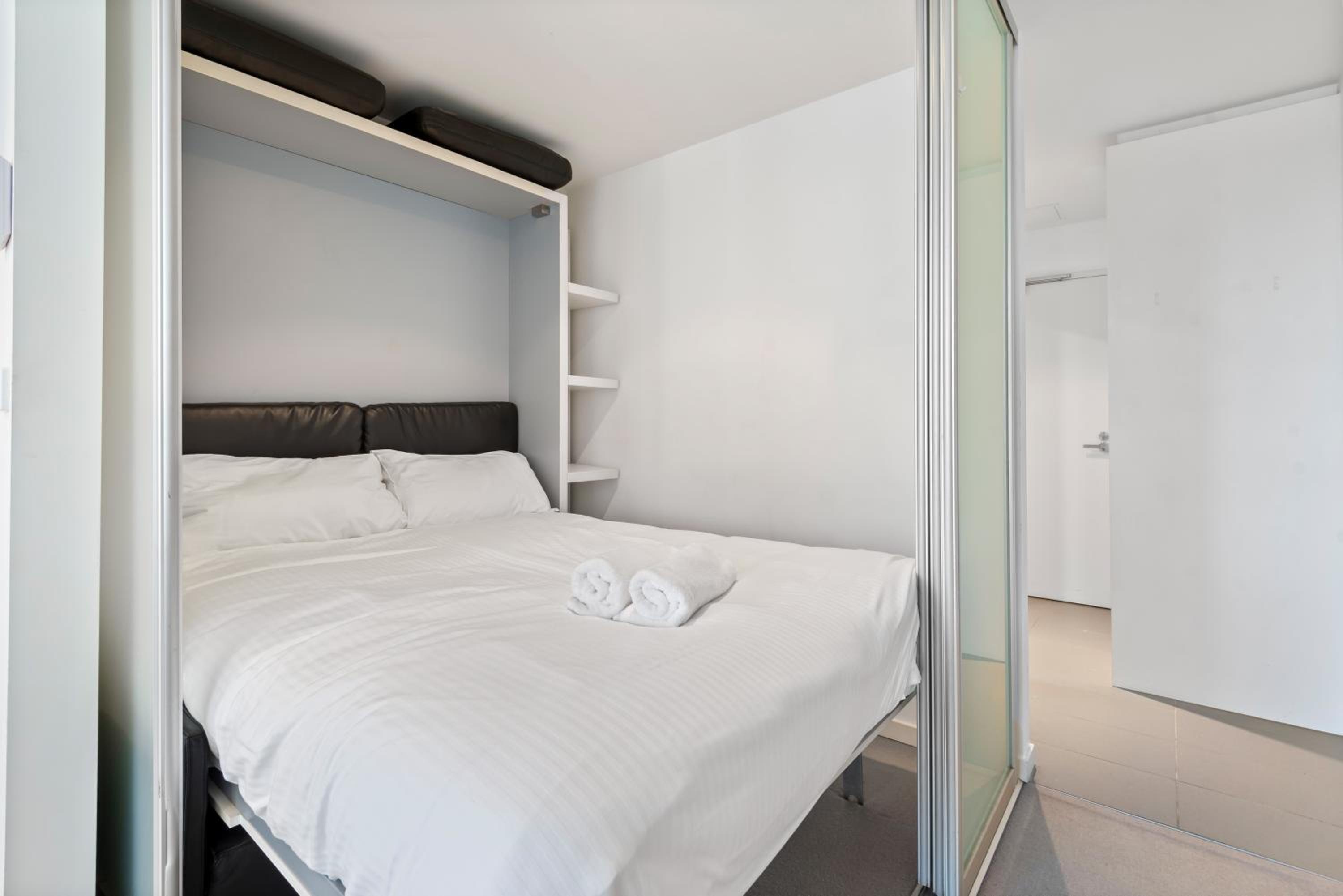 Compact studio walk to Victoria Market