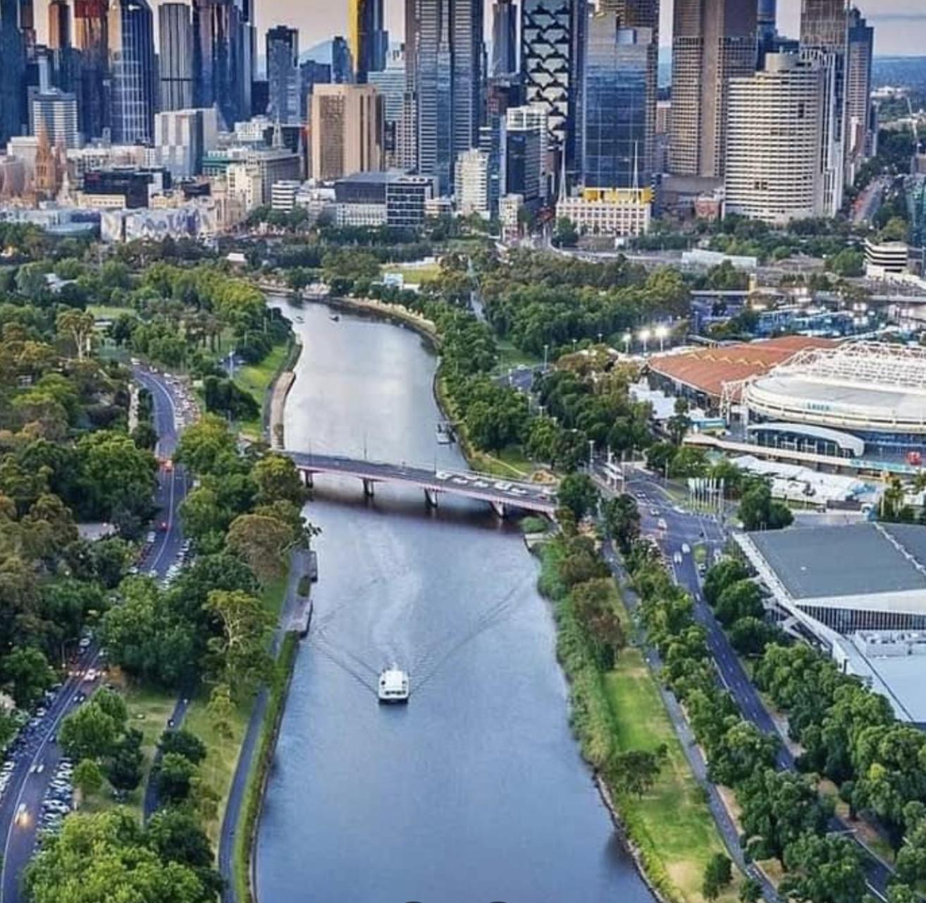 Compact studio walk to Victoria Market