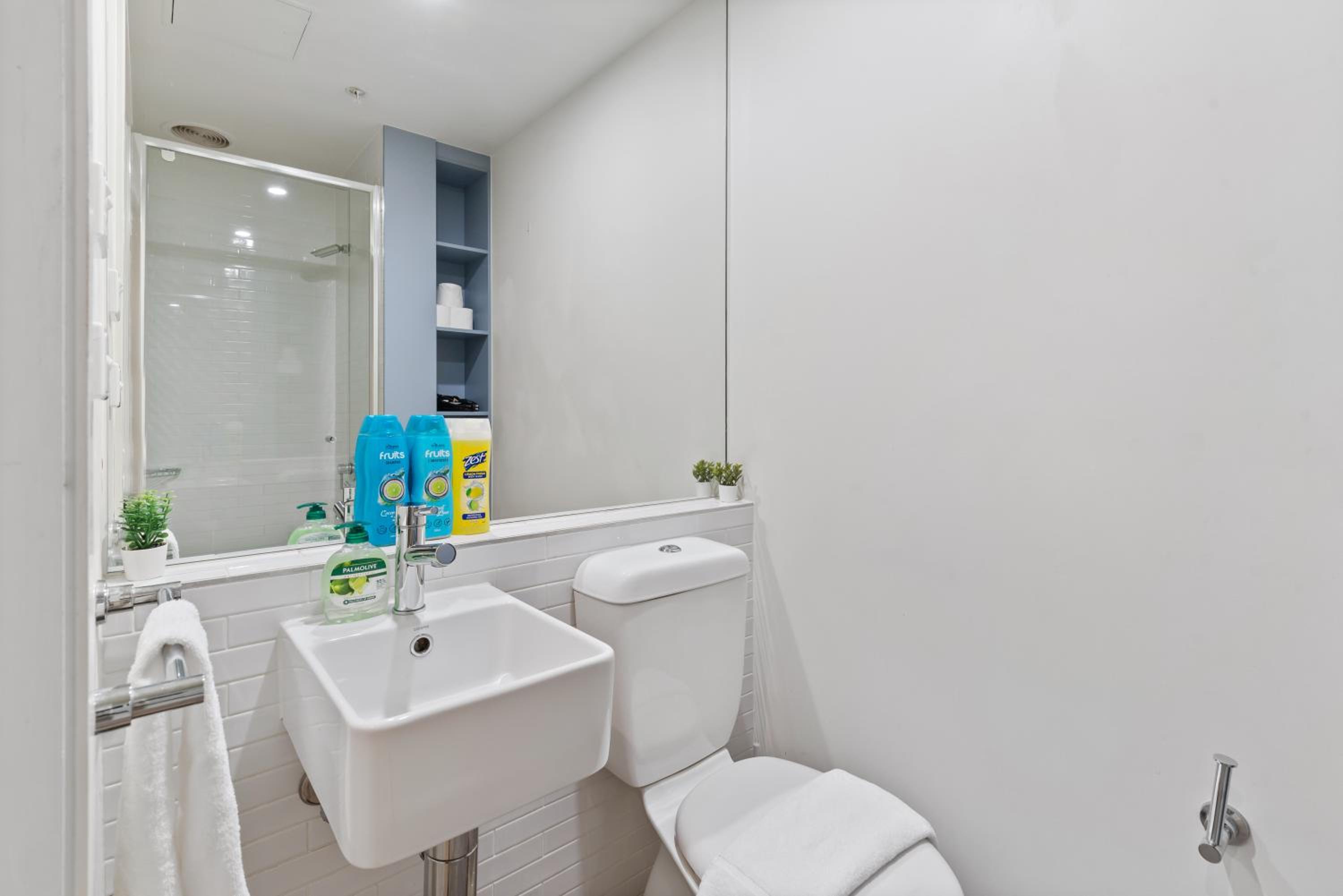 Compact studio walk to Victoria Market