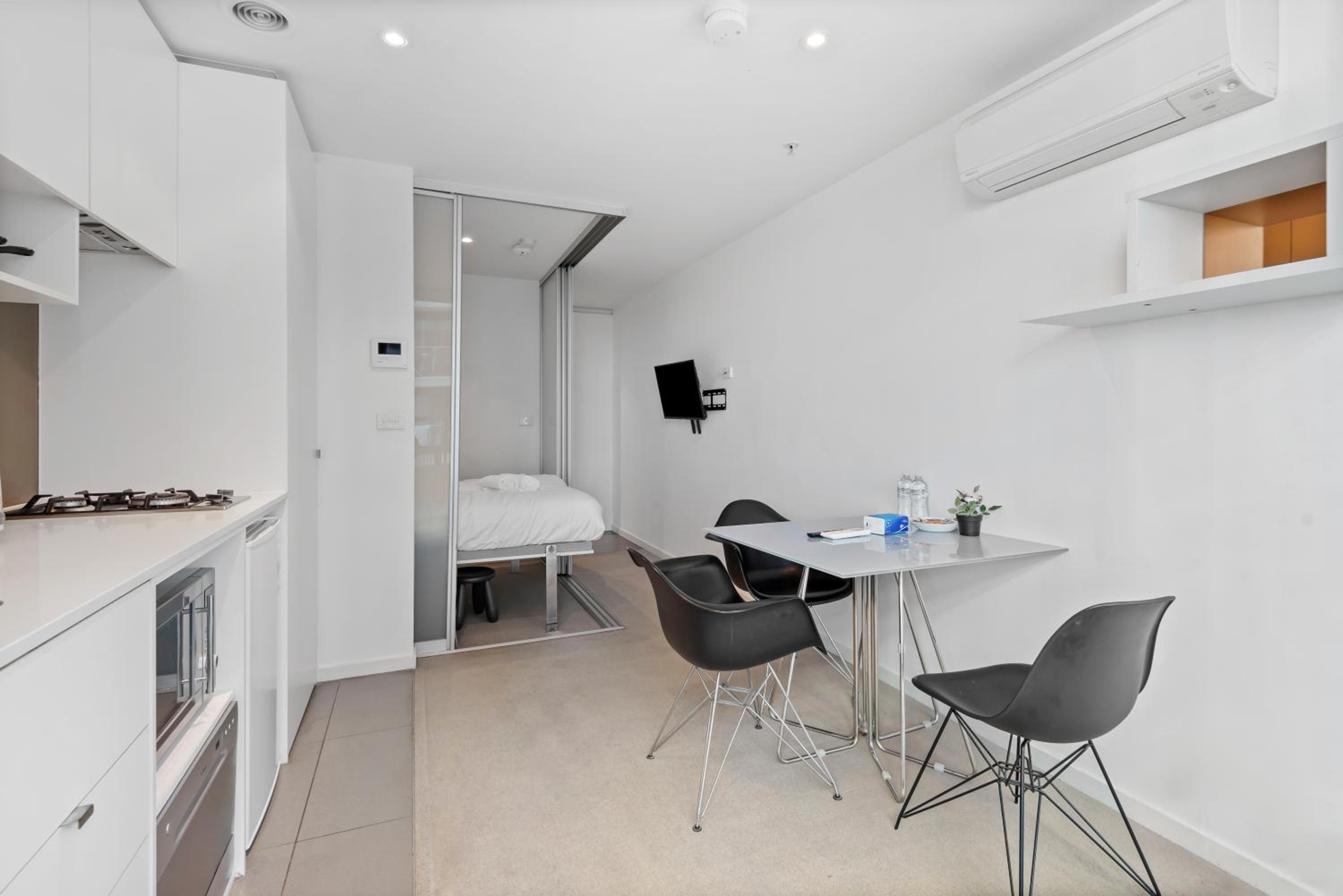 Compact studio walk to Victoria Market