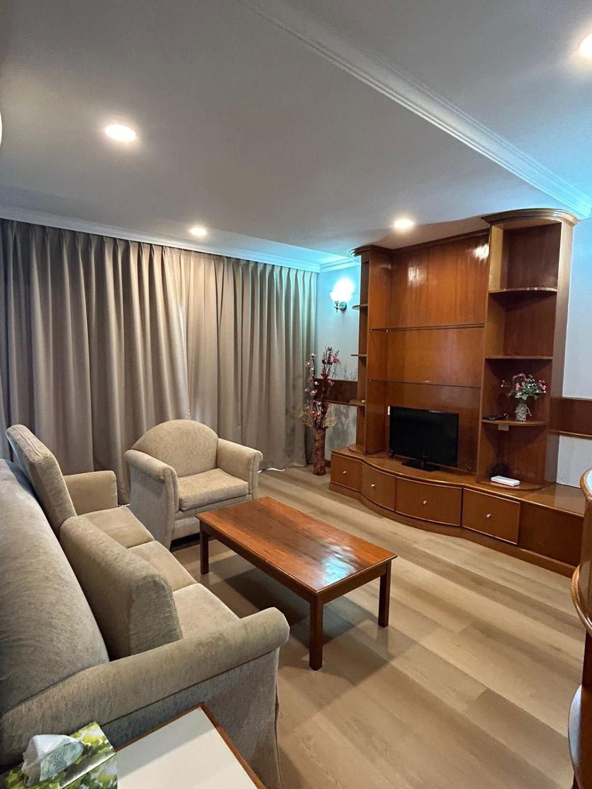 Ancient Riverbank 2BR River View Walk to City view 4