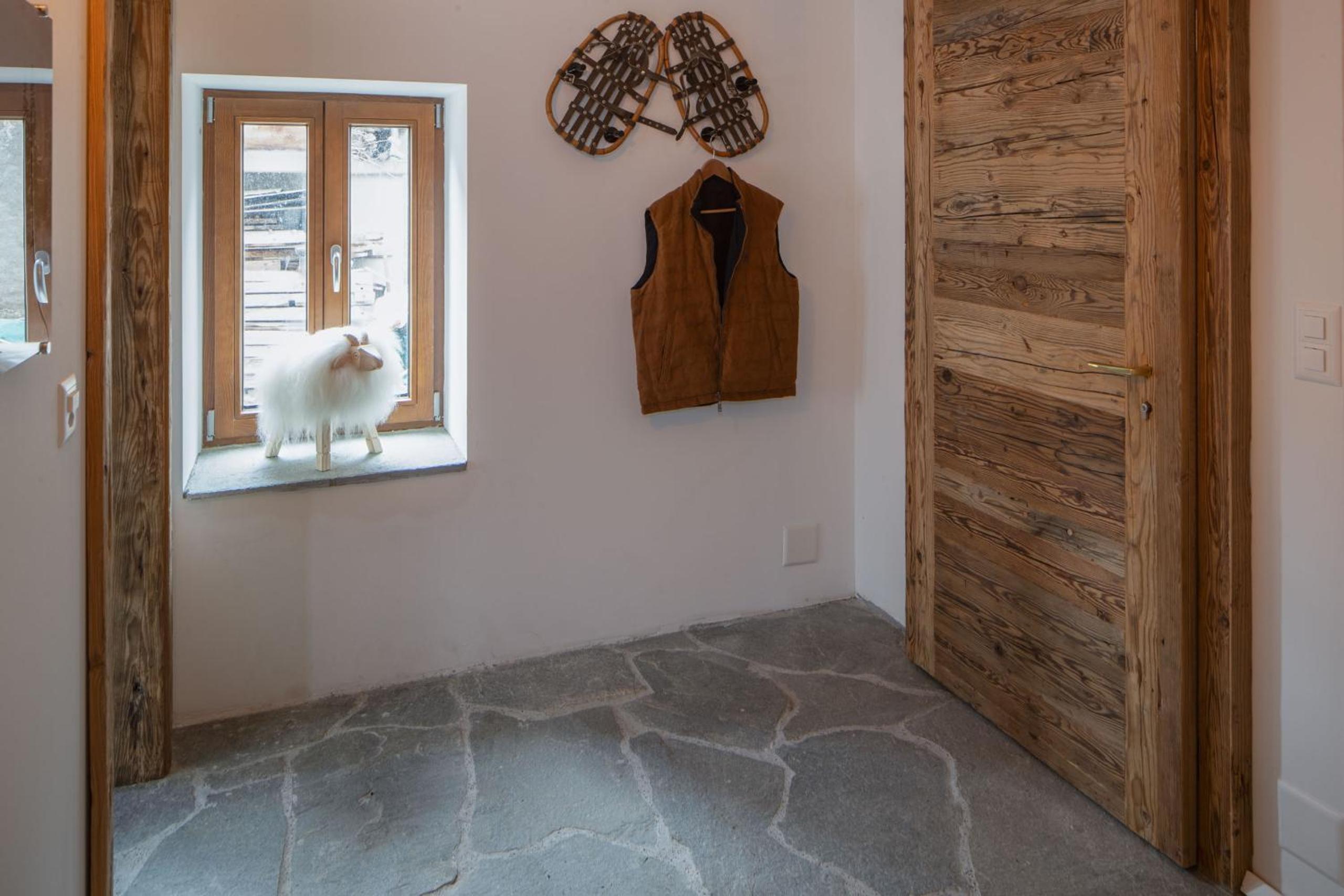 Pilanous Residence - E-Alpine Suite - Swiss Alps