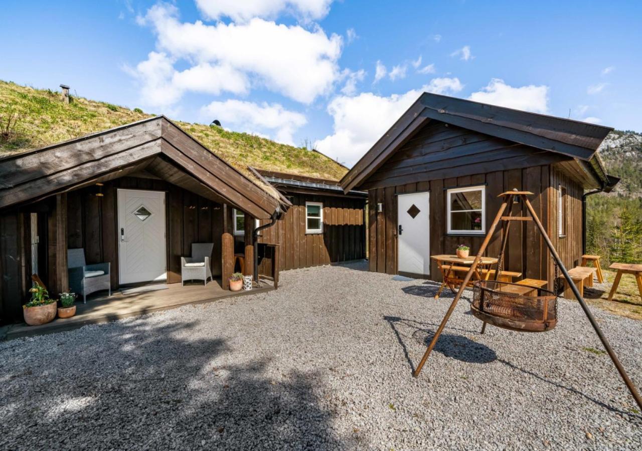 Eribo cabin with panoramic lake & mountain view view 5