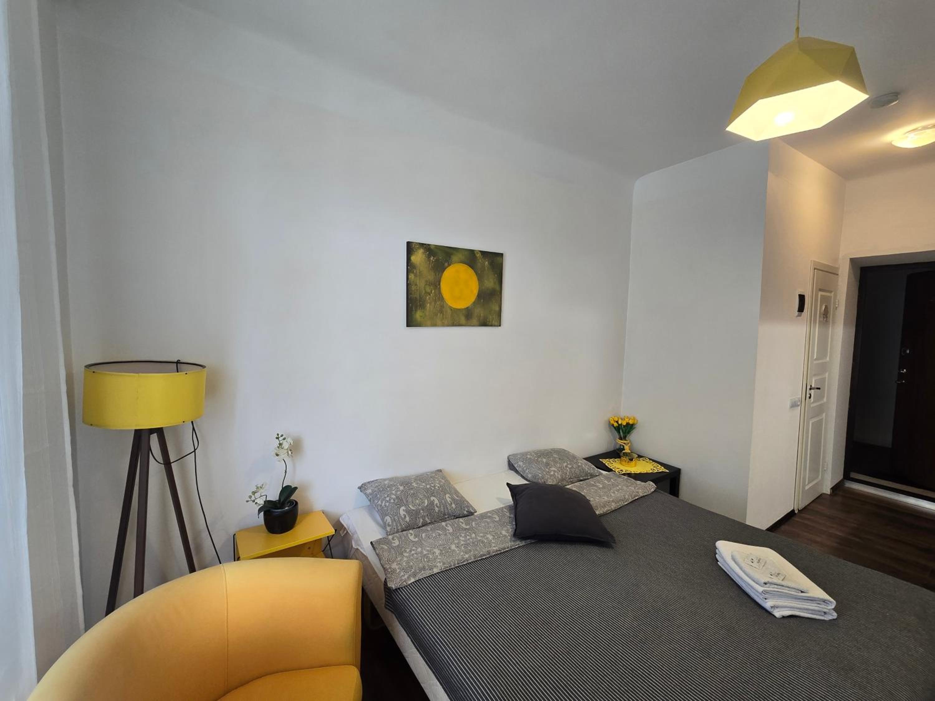 S14 Foto studio with balcony