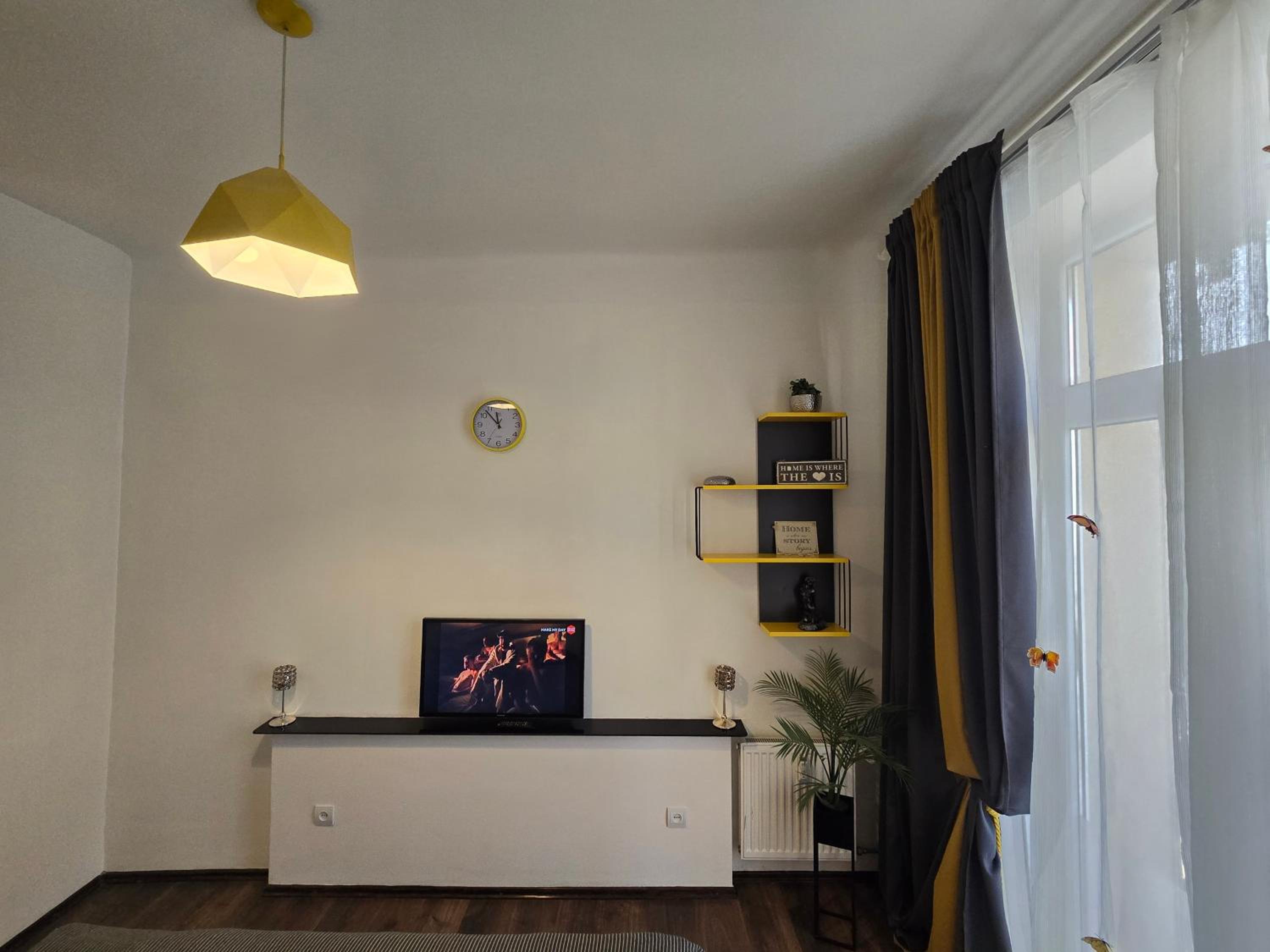 S14 Foto studio with balcony
