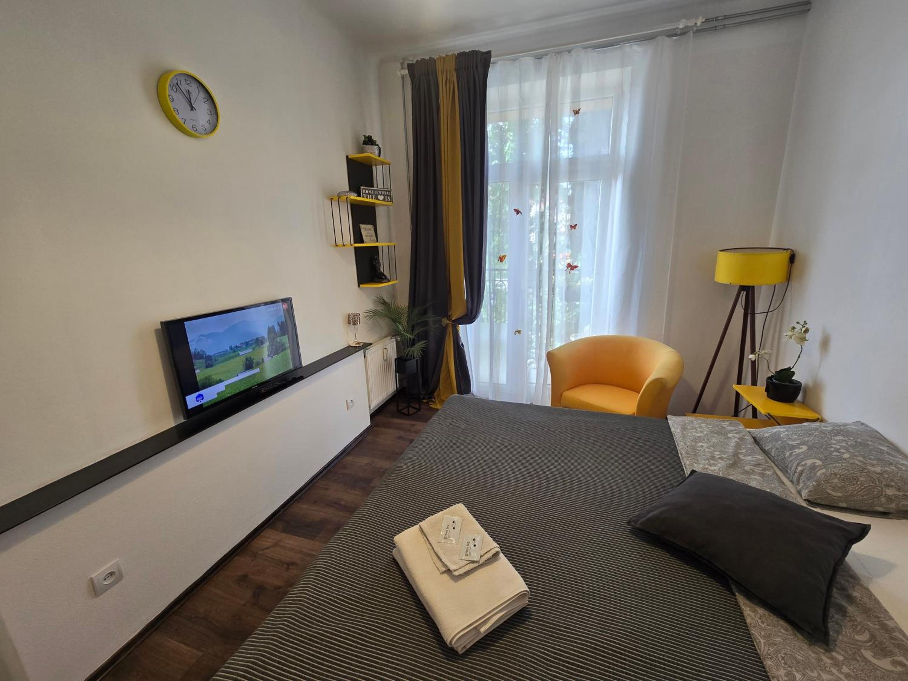 S14 Foto studio with balcony