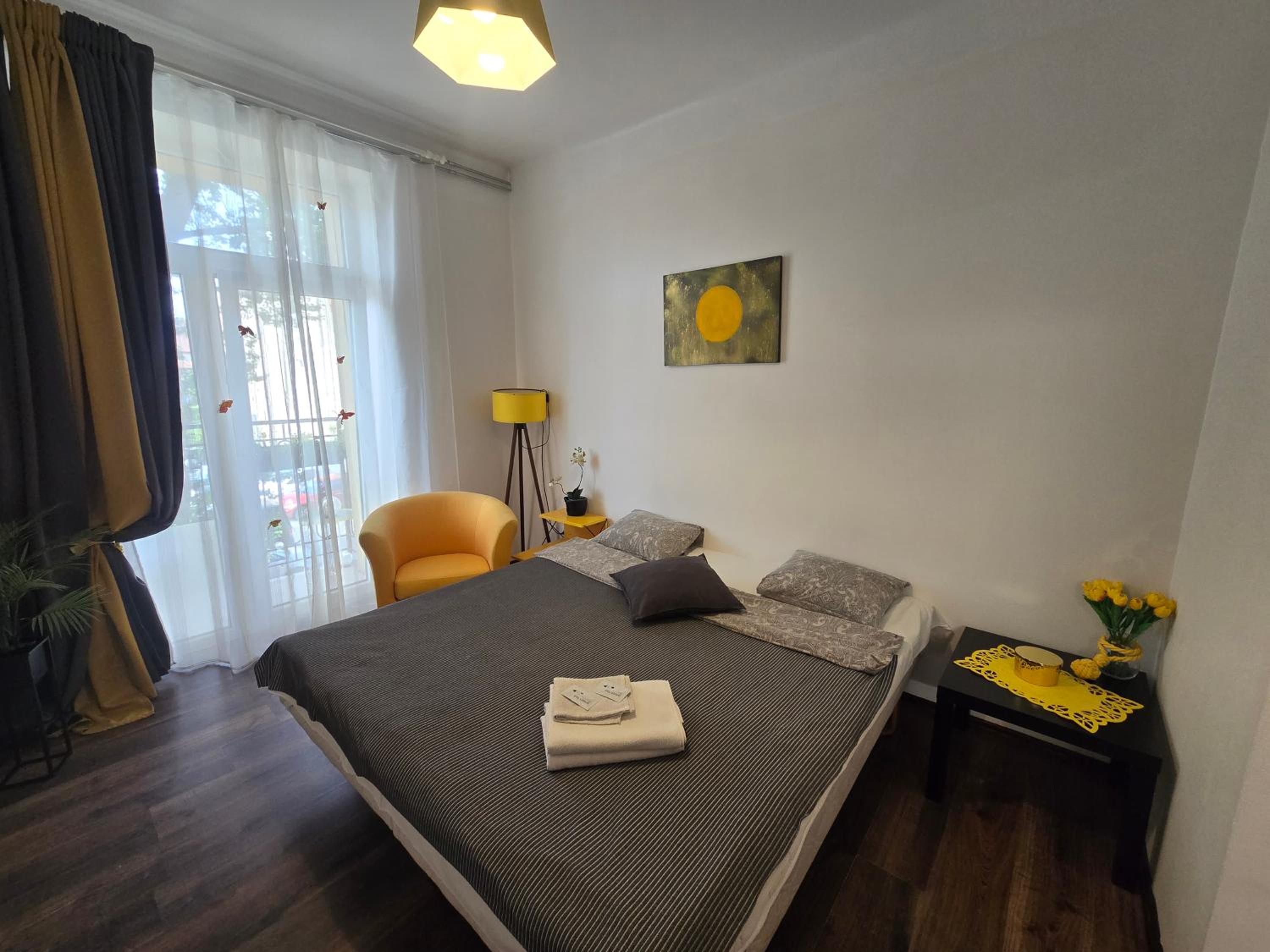 S14 Foto studio with balcony