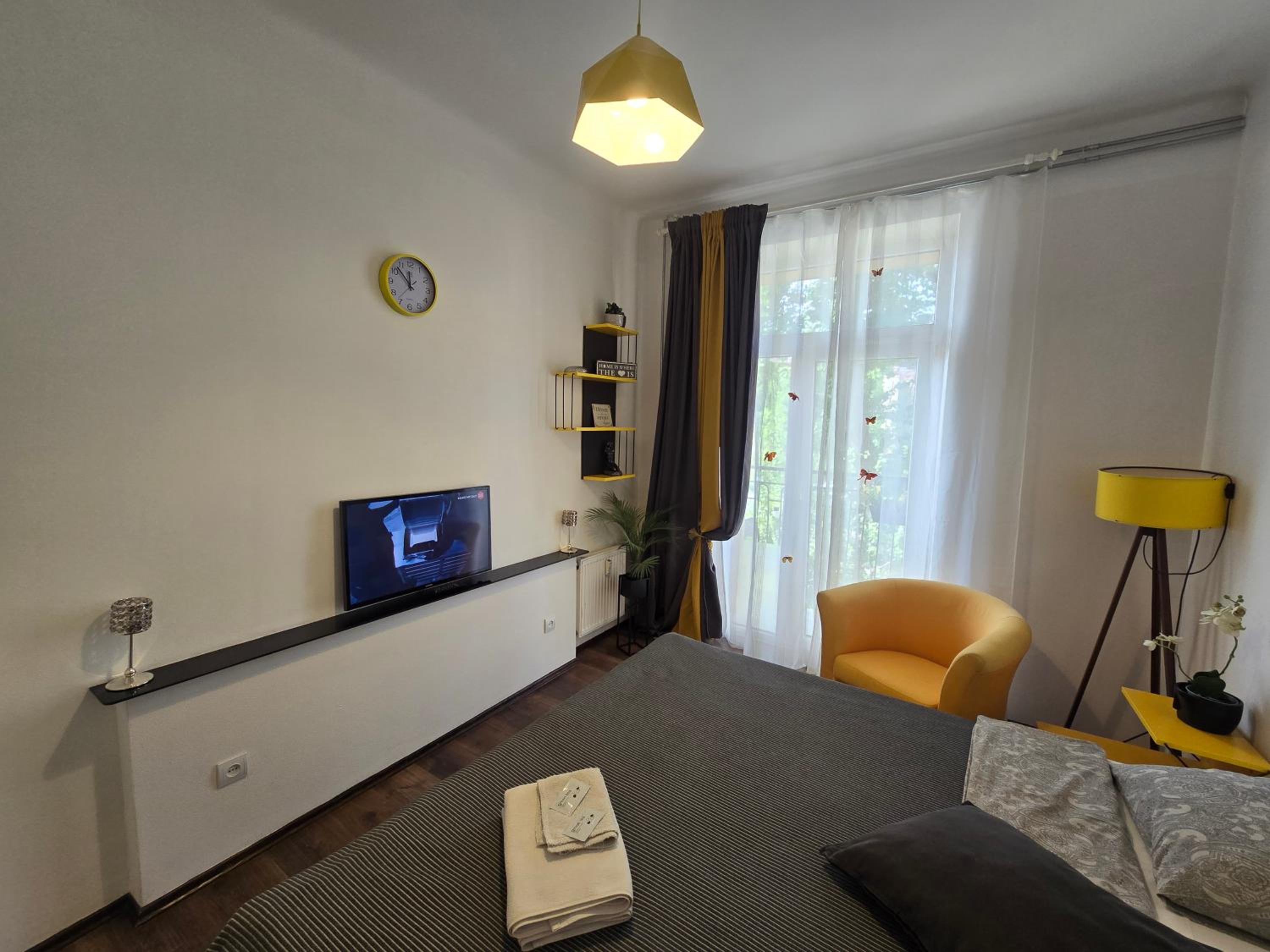 S14 Foto studio with balcony