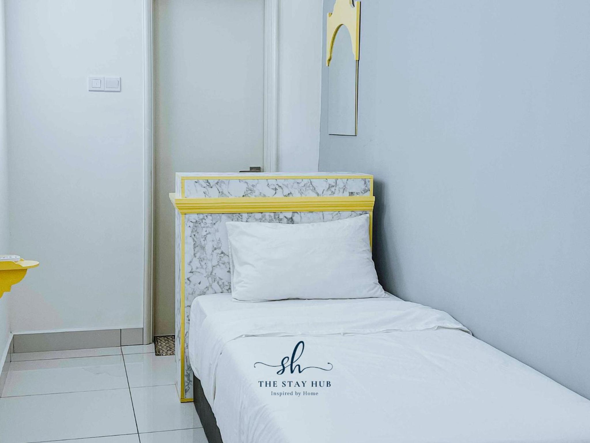 Arte Mont Kiara Luxury Suite with Heated Jacuzzi Pods - Free Parking - Next to MITEC- by The Stay Hub
