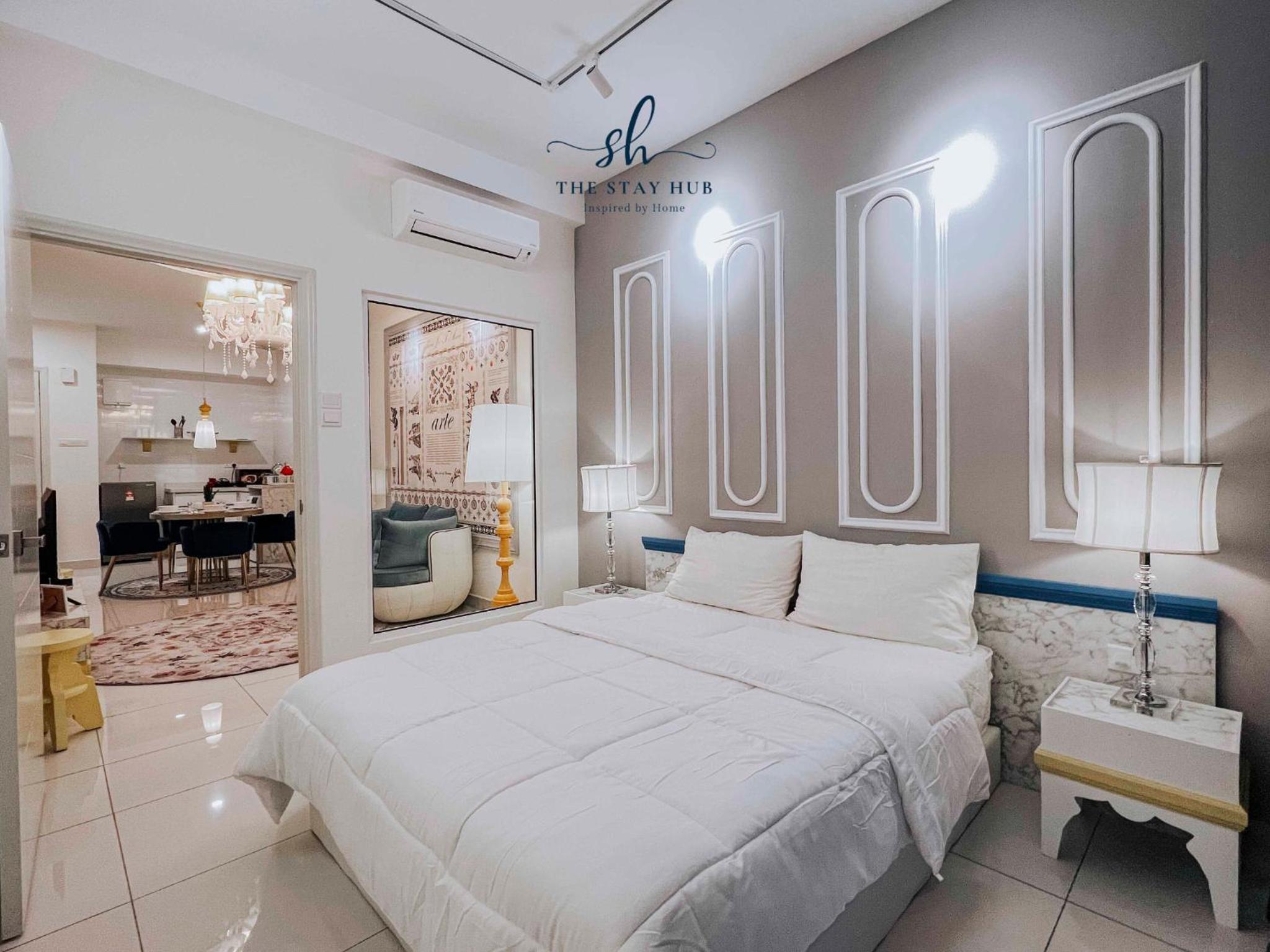 Arte Mont Kiara Luxury Suite with Heated Jacuzzi Pods - Free Parking - Next to MITEC- by The Stay Hub