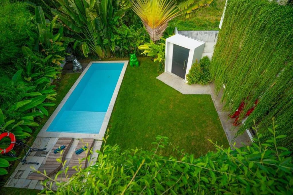 Lush 3 BR enclose living room next to Canggu beach view 5
