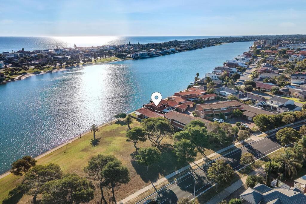 Lakeside Mews