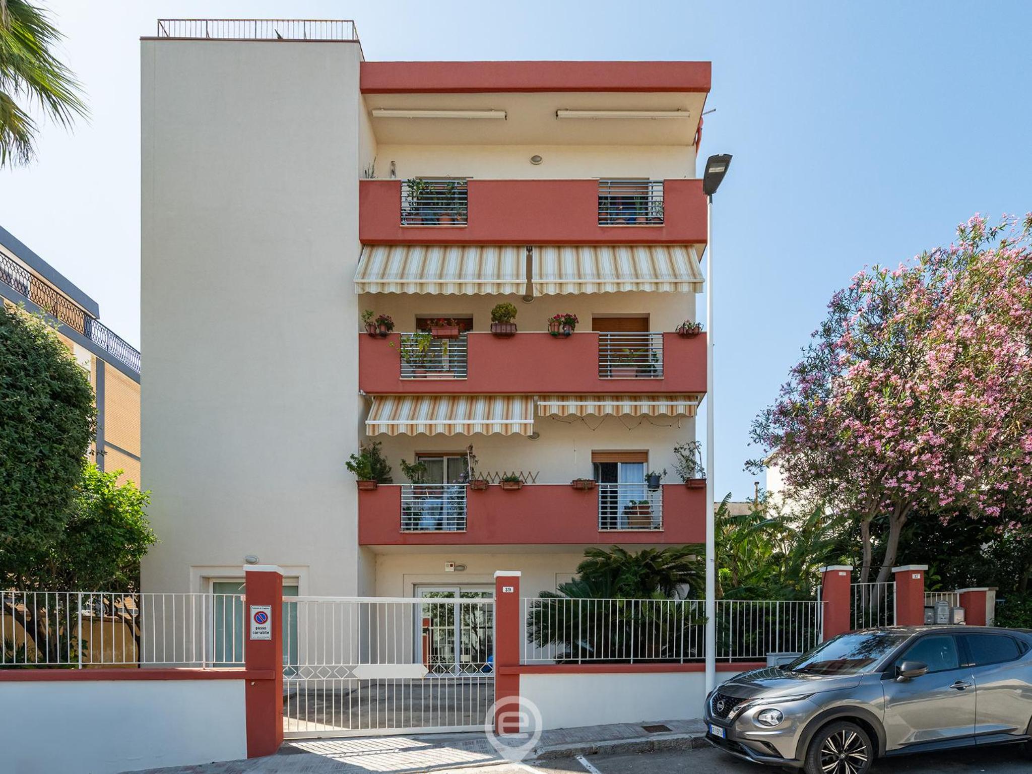 Monteverdi Apartments - Studio 2 view 3