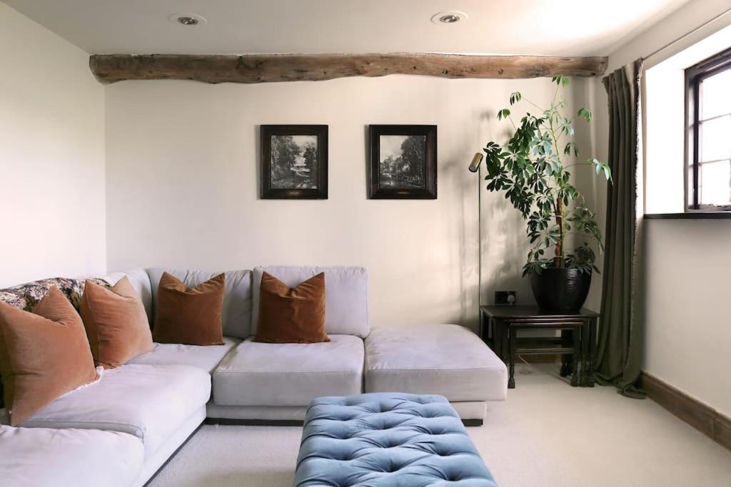 Idyllic Grade II Listed country farmhouse in AONB view 2