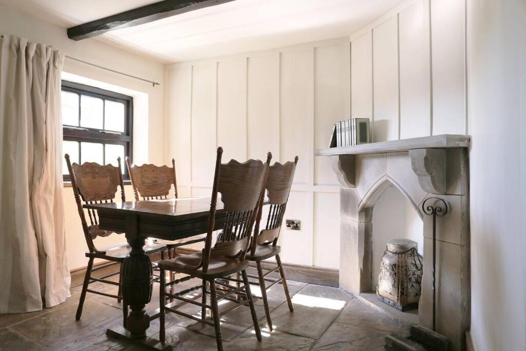 Idyllic Grade II Listed country farmhouse in AONB view 3