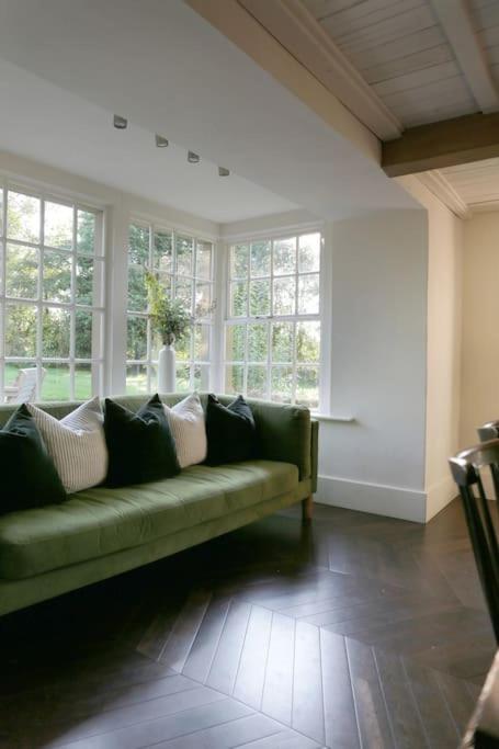 Idyllic Grade II Listed country farmhouse in AONB view 5