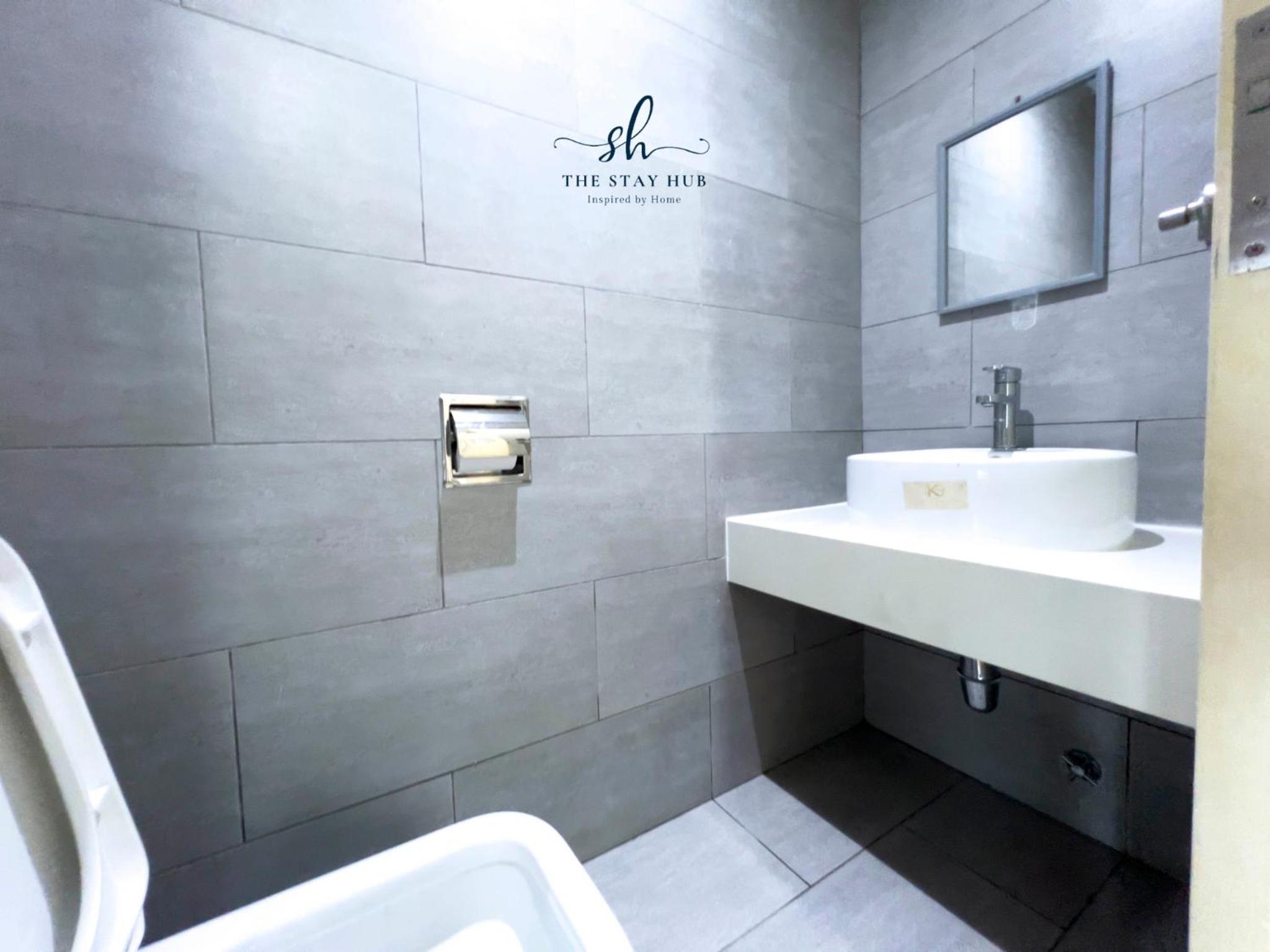Arte Mont Kiara Luxury Suite with Heated Jacuzzi Pods - Free Parking - Next to MITEC- by The Stay Hub