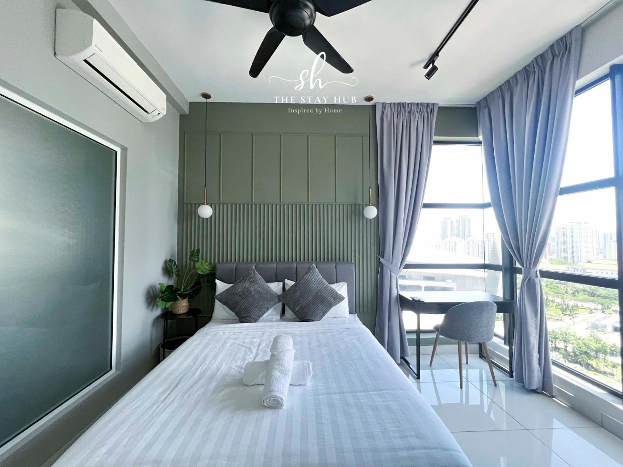 Arte Mont Kiara Luxury Suite with Heated Jacuzzi Pods - Free Parking - Next to MITEC- by The Stay Hub
