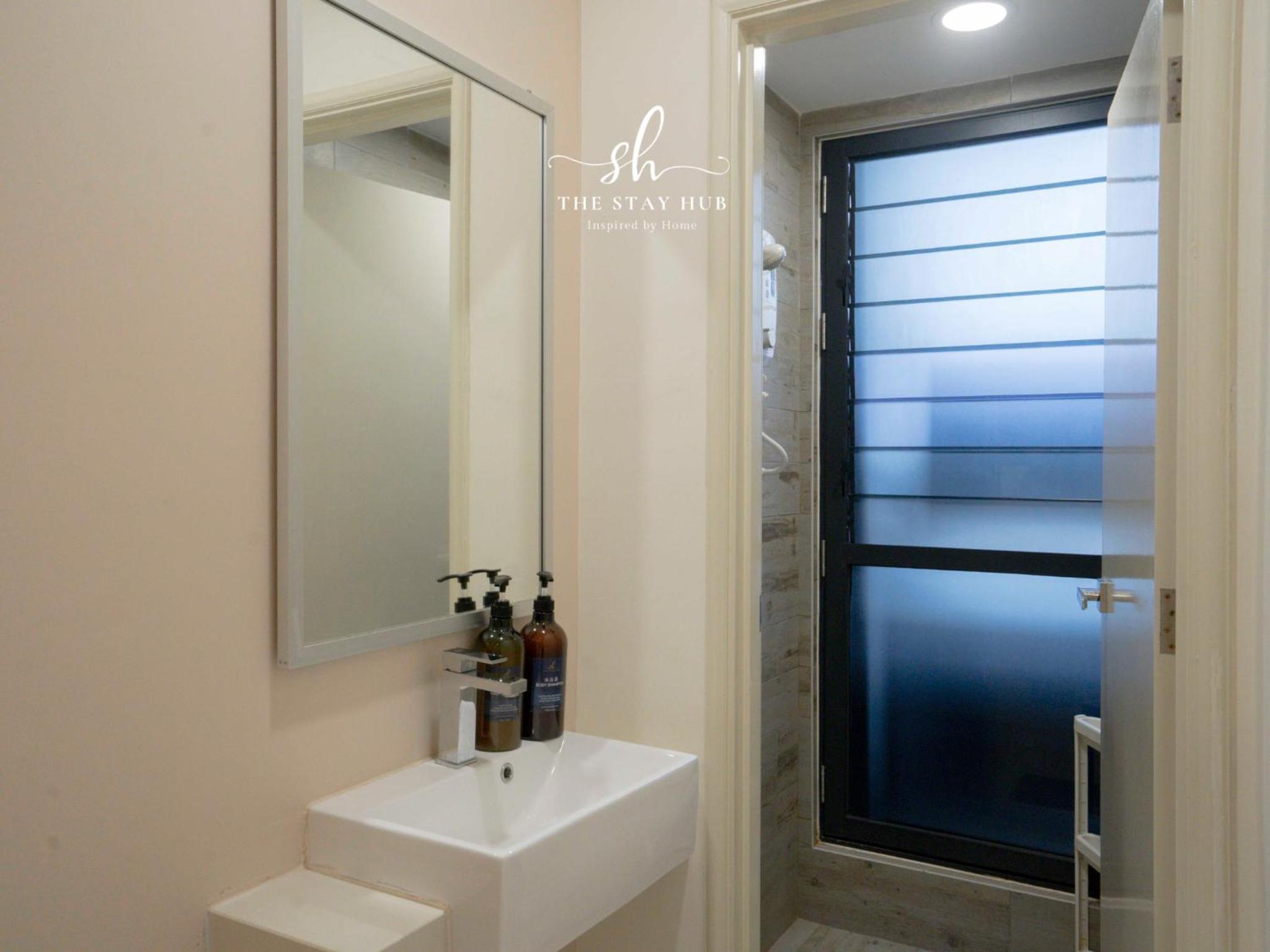 Arte Mont Kiara Luxury Suite with Heated Jacuzzi Pods - Free Parking - Next to MITEC- by The Stay Hub