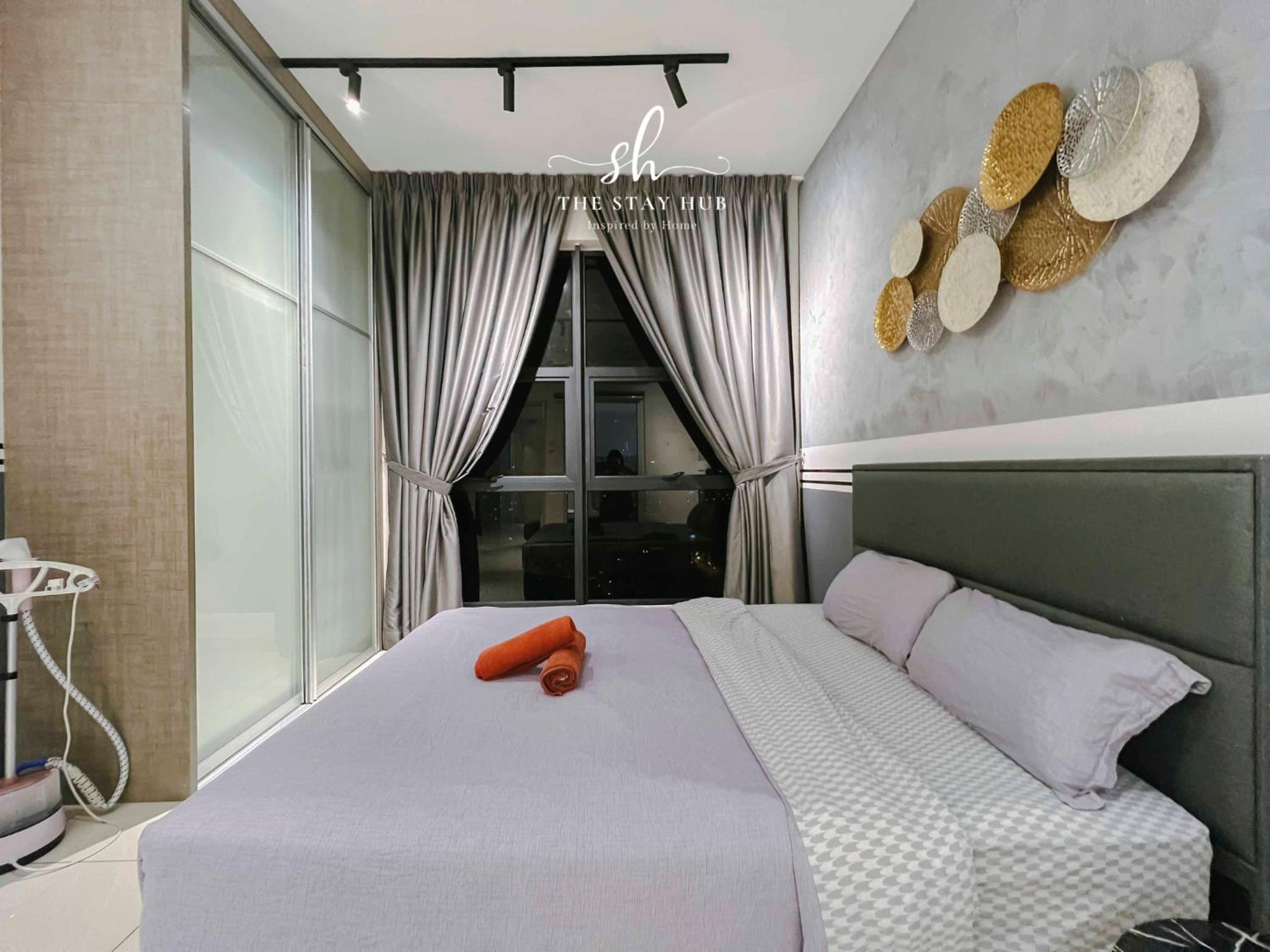 Arte Mont Kiara Luxury Suite with Heated Jacuzzi Pods - Free Parking - Next to MITEC- by The Stay Hub