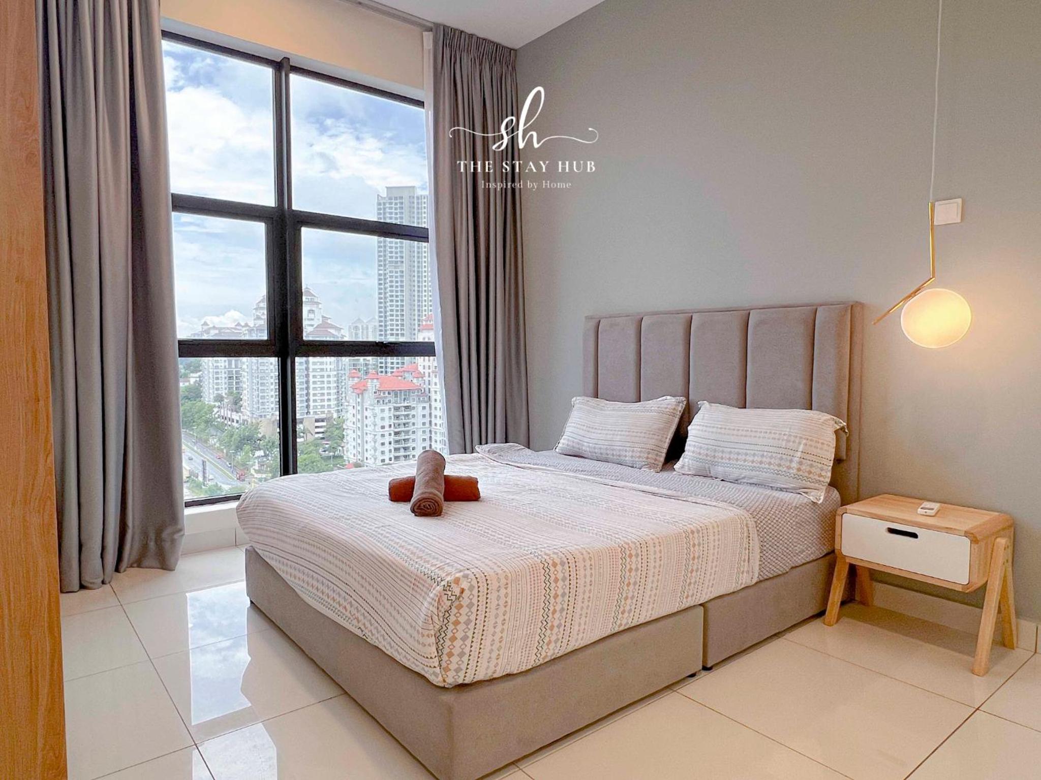 Arte Mont Kiara Luxury Suite with Heated Jacuzzi Pods - Free Parking - Next to MITEC- by The Stay Hub