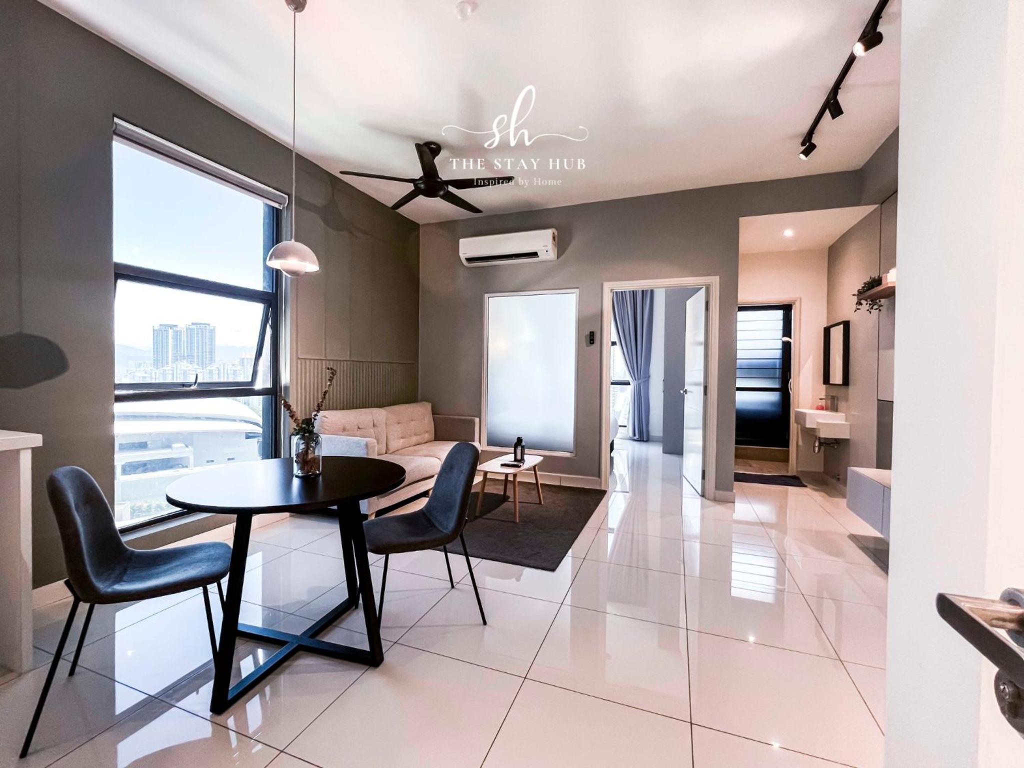 Arte Mont Kiara Luxury Suite with Heated Jacuzzi Pods - Free Parking - Next to MITEC- by The Stay Hub
