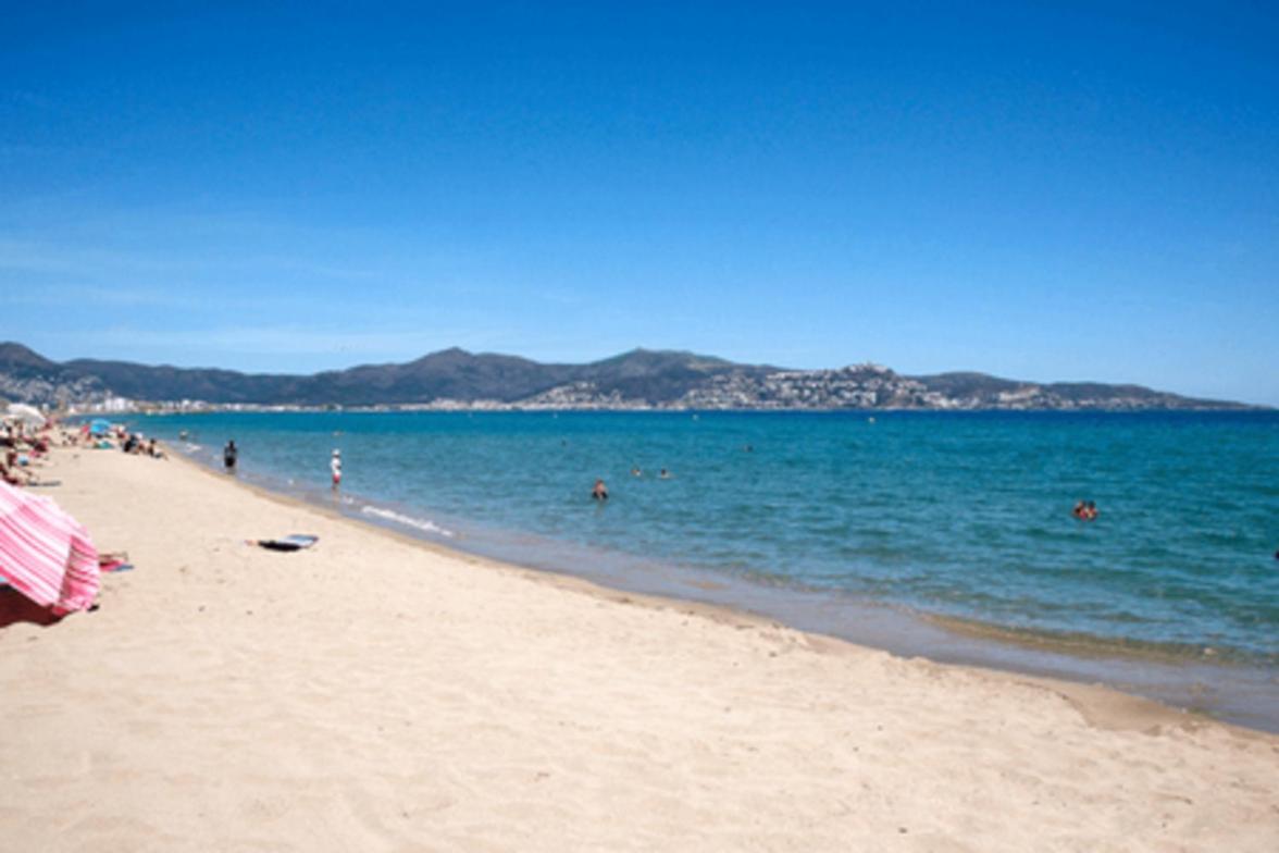 Apto. con piscinas a 150m playa view 4