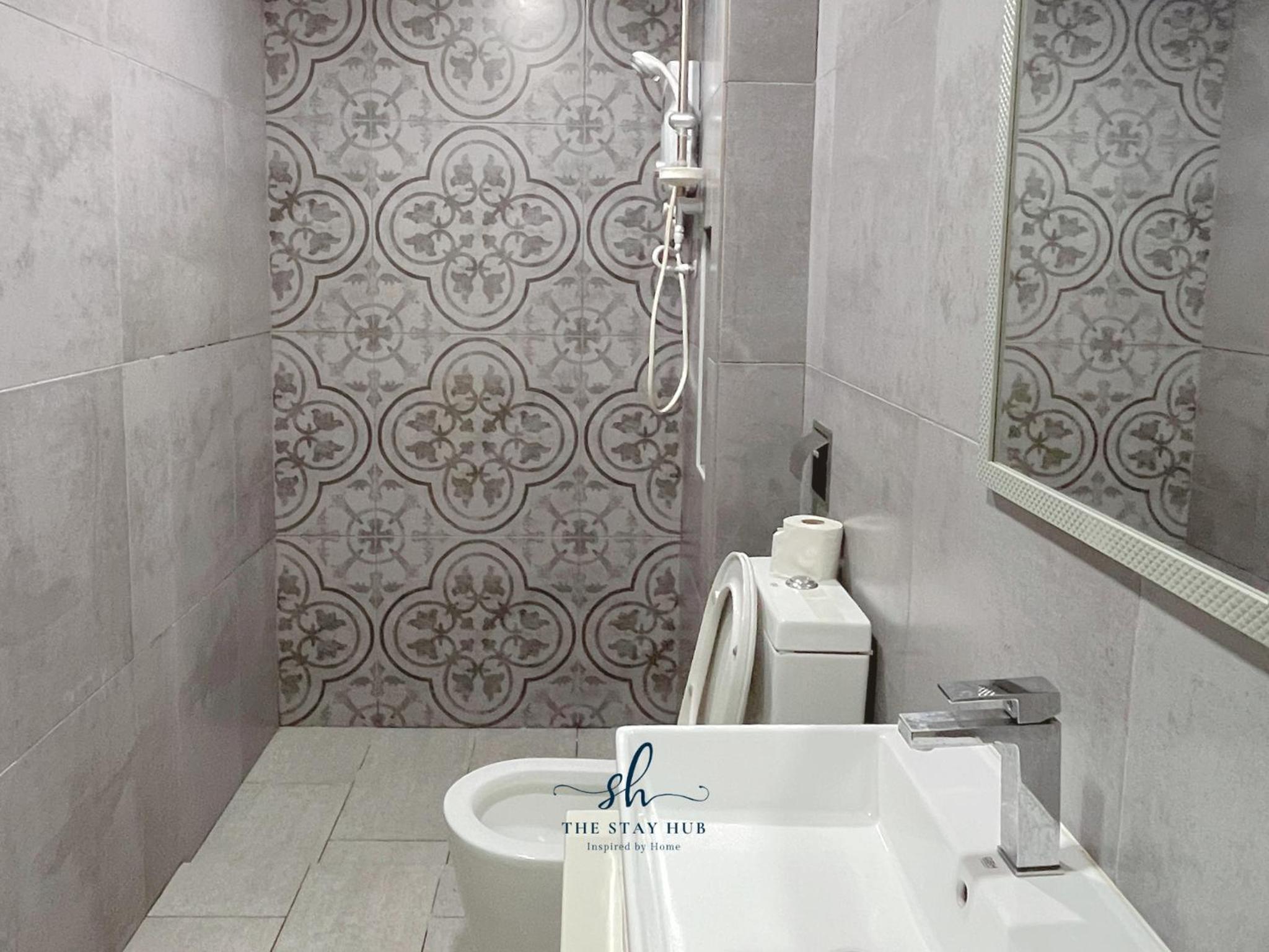 Arte Mont Kiara Luxury Suite with Heated Jacuzzi Pods - Free Parking - Next to MITEC- by The Stay Hub