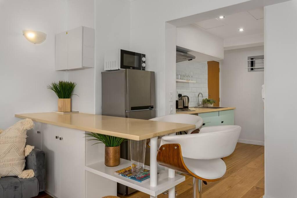 Elegant Clifton Studio 150m from the Sea view 4
