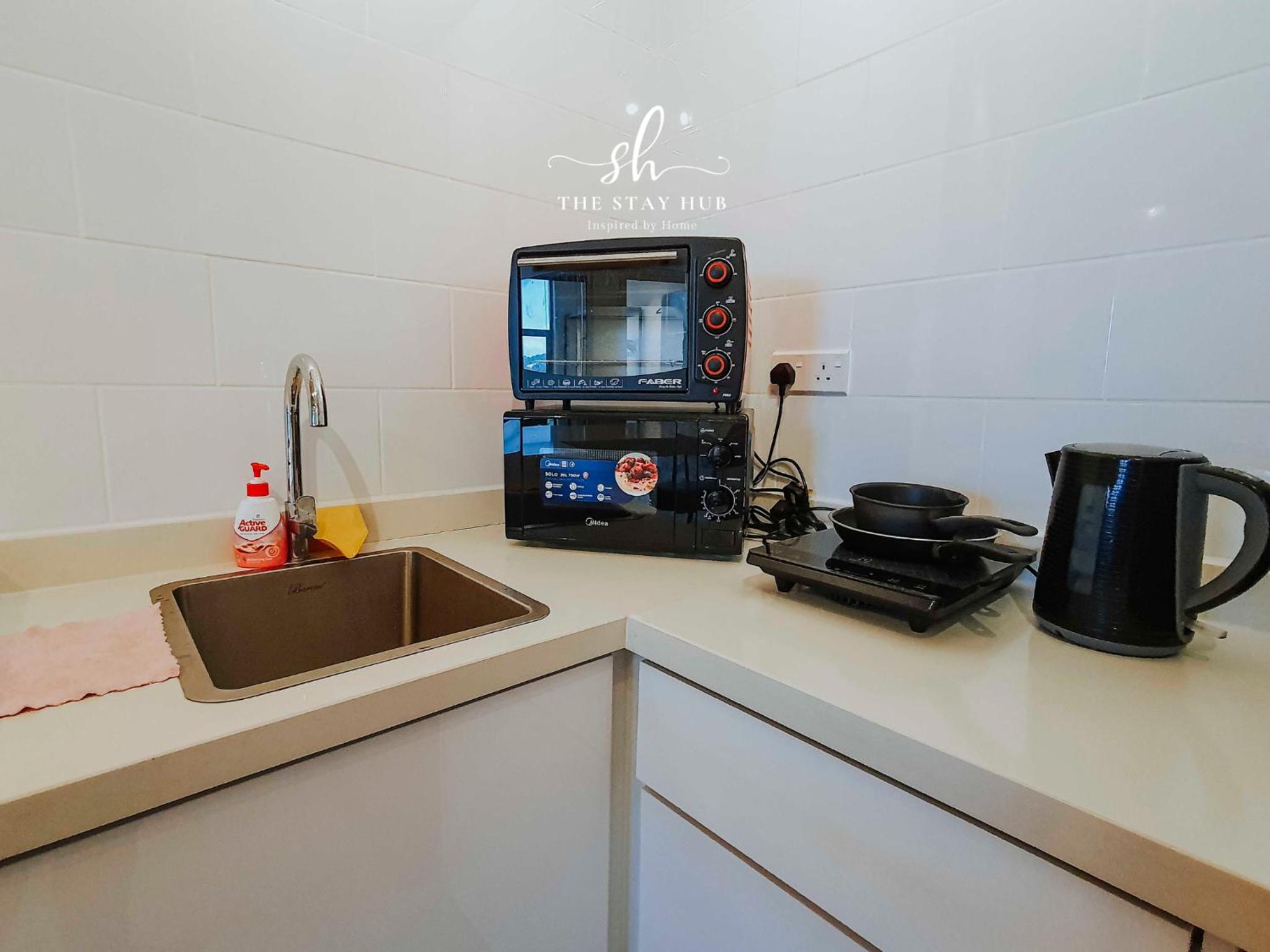 Arte Mont Kiara Luxury Suite with Heated Jacuzzi Pods - Free Parking - Next to MITEC- by The Stay Hub