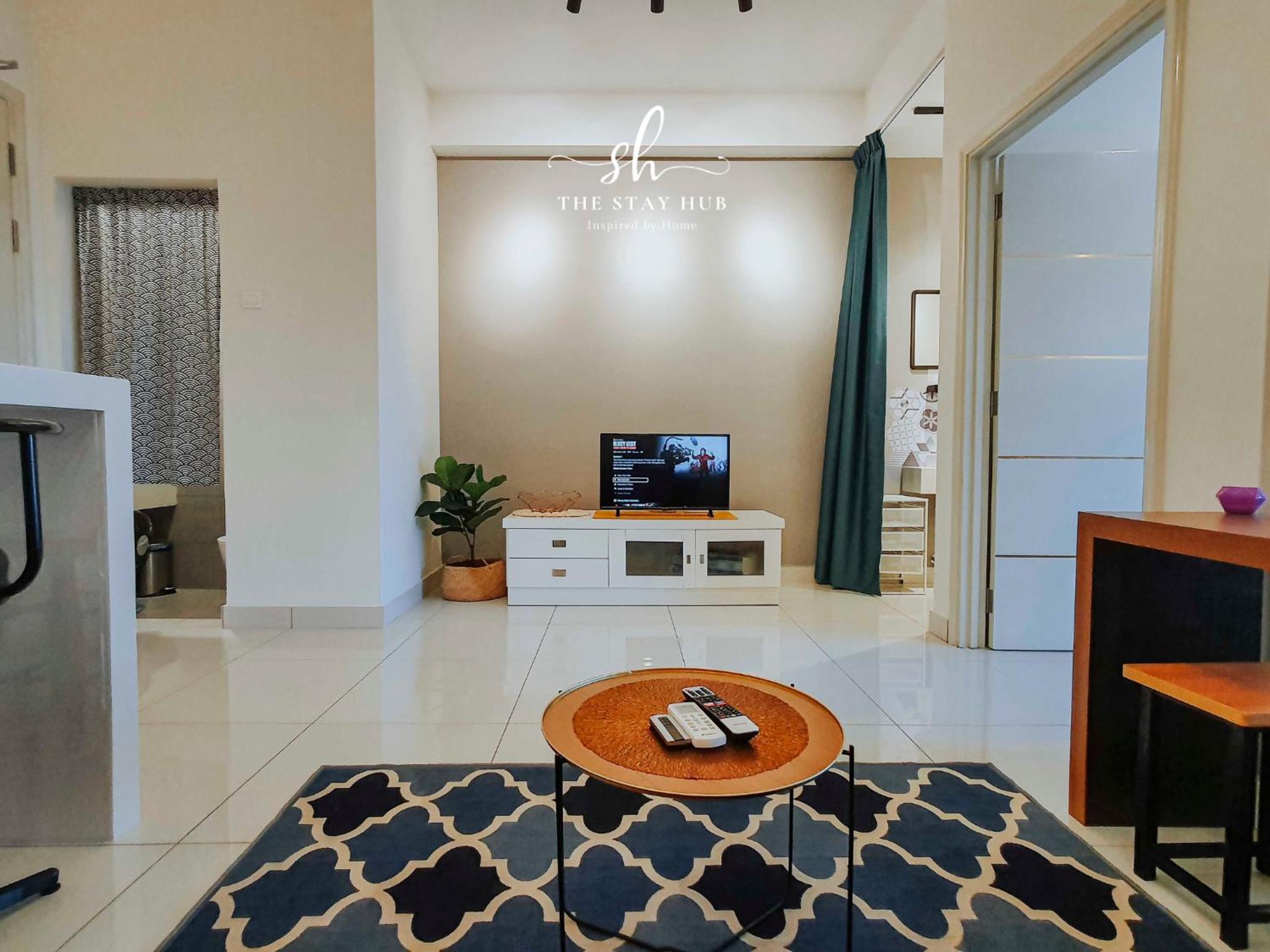 Arte Mont Kiara Luxury Suite with Heated Jacuzzi Pods - Free Parking - Next to MITEC- by The Stay Hub