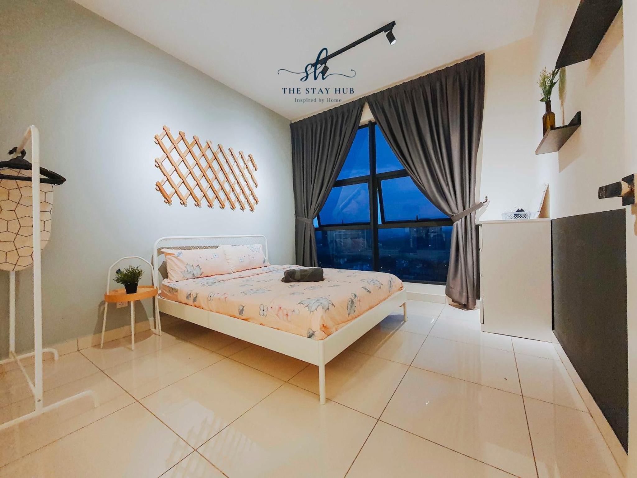 Arte Mont Kiara Luxury Suite with Heated Jacuzzi Pods - Free Parking - Next to MITEC- by The Stay Hub