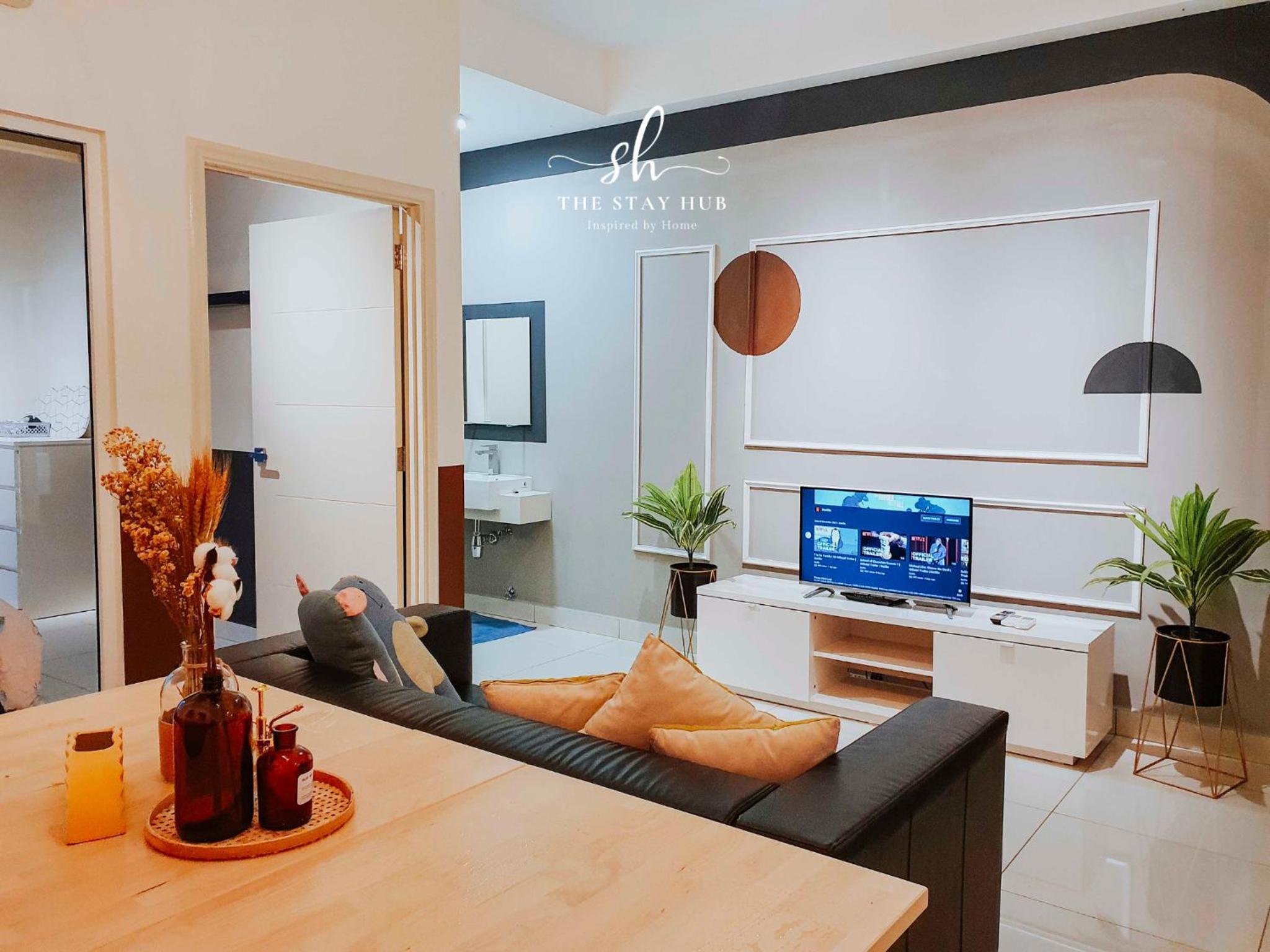 Arte Mont Kiara Luxury Suite with Heated Jacuzzi Pods - Free Parking - Next to MITEC- by The Stay Hub