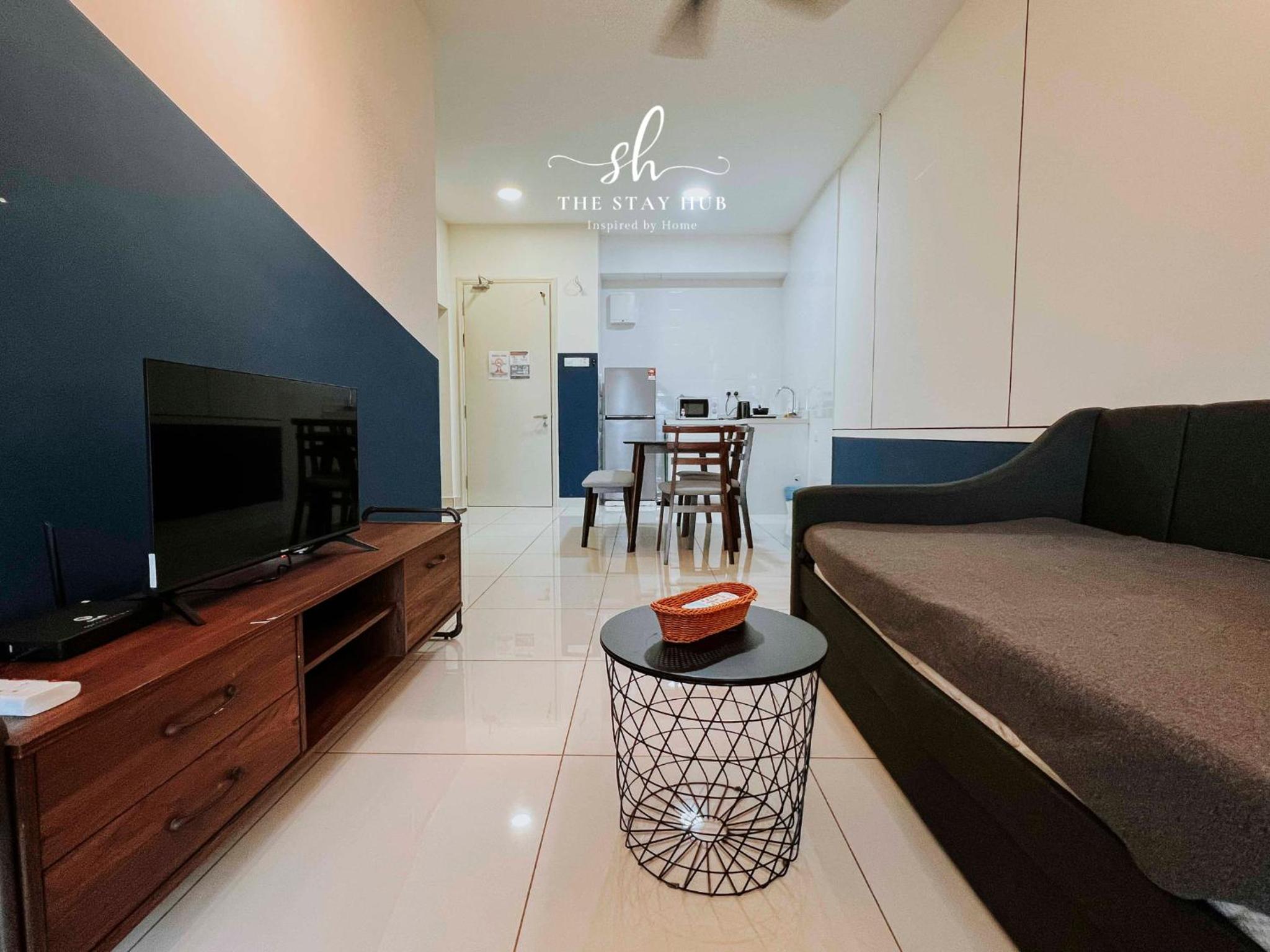 Arte Mont Kiara Luxury Suite with Heated Jacuzzi Pods - Free Parking - Next to MITEC- by The Stay Hub