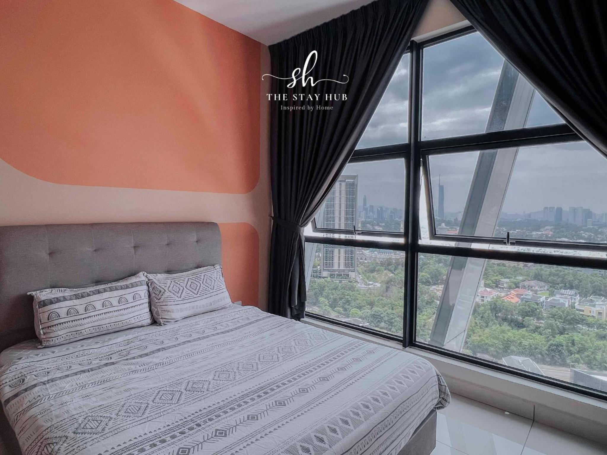 Arte Mont Kiara Luxury Suite with Heated Jacuzzi Pods - Free Parking - Next to MITEC- by The Stay Hub