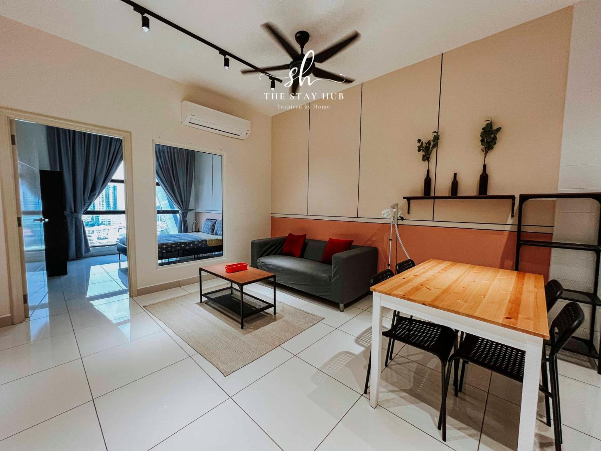 Arte Mont Kiara Luxury Suite with Heated Jacuzzi Pods - Free Parking - Next to MITEC- by The Stay Hub